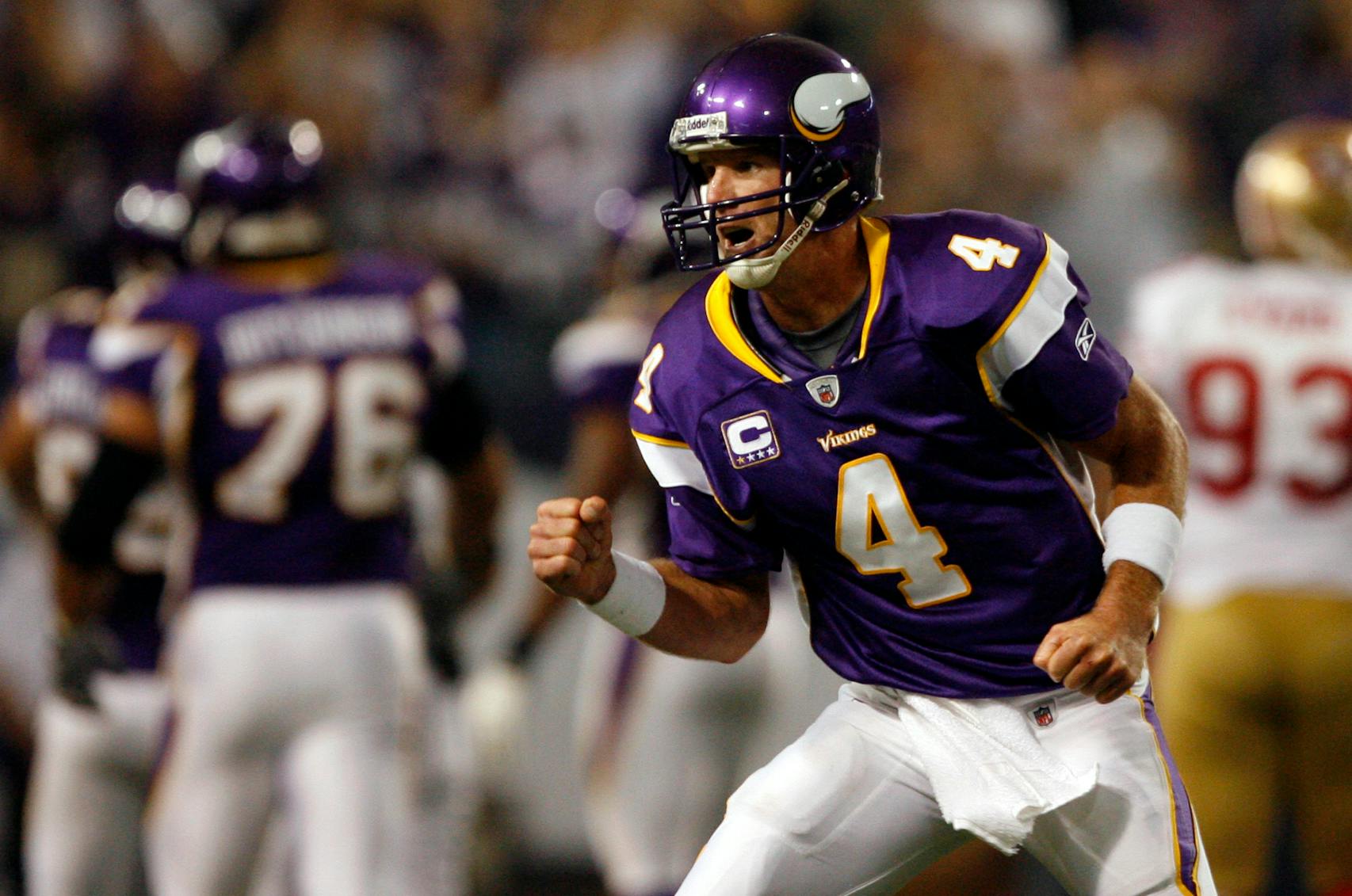 Vikings quarterback Brett Favre reacted after throwing a touchdown pass to Sidney Rice.