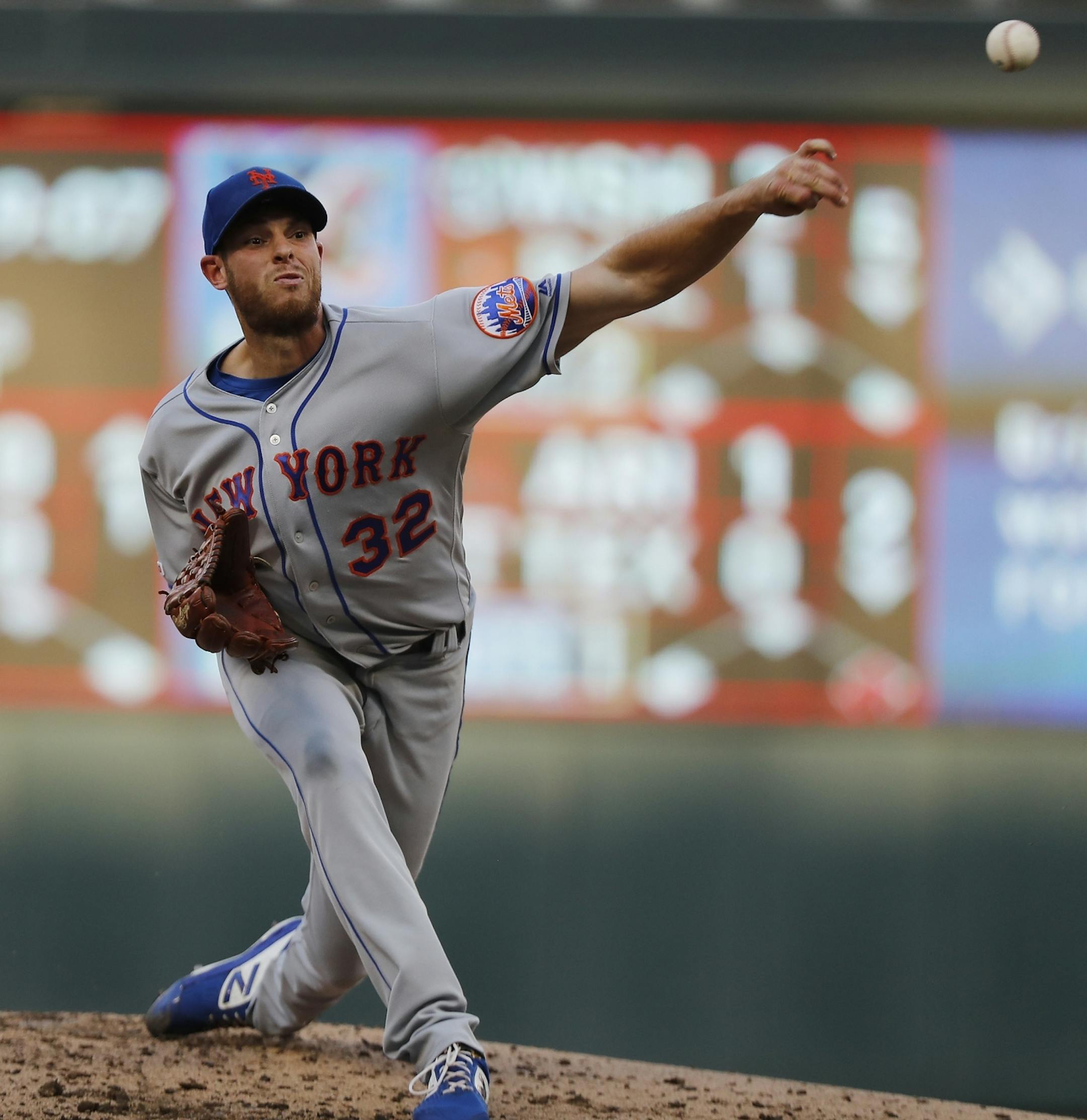New York Mets starting pitcher Steven Matz (32) pitches in the second inning.