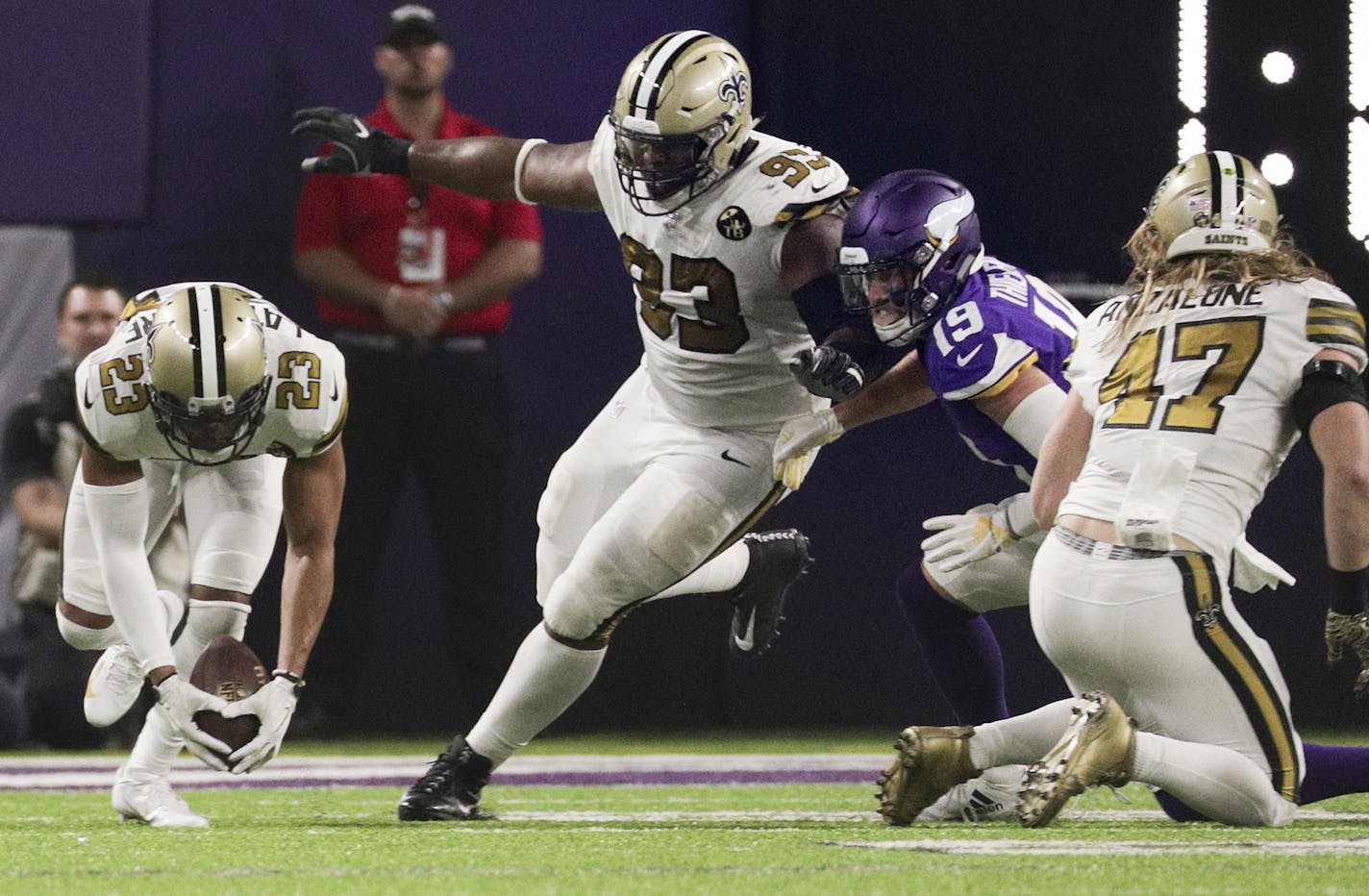 Saints Marshon Lattimore picks up an Adam Thielen fumble and sprints down the field late in the 2nd quarter. ] Minnesota Vikings VS New Orleans Saints, U.S. Bank Stadium.
BRIAN PETERSON &#xef; brian.peterson@startribune.com
Minneapolis, MN 10/28/2018