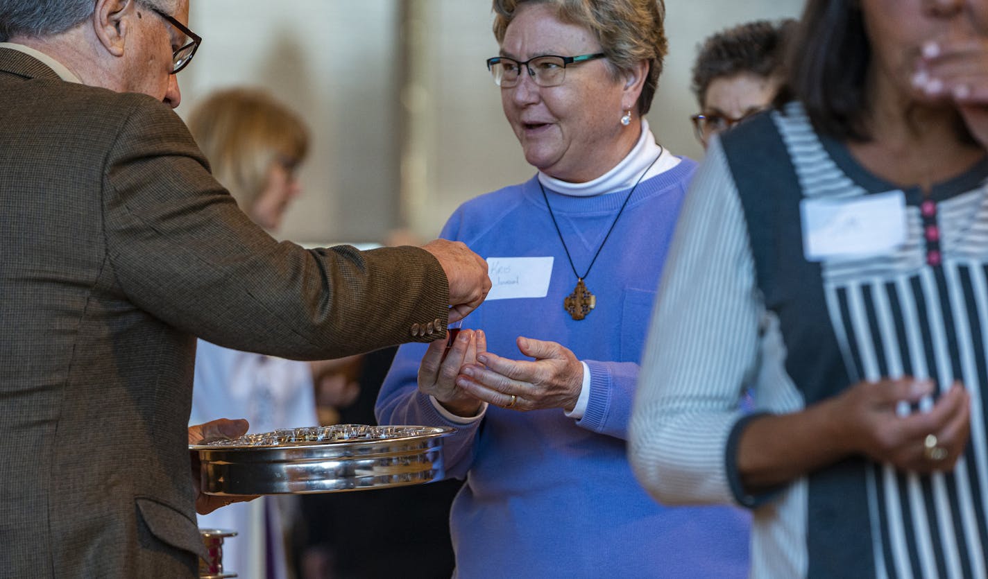 Communion wine was served in small plastic cups instead of a communal chalice.] St Andrew's Church is serving communion wine in tiny plastic cups this weekend, instead of a in chalice, and parishioners are giving a "holy nods" to each other instead of handshakes or hugs.] RICHARD TSONG-TAATARII &#xa5; richard.tsong-taatarii@startribune.com