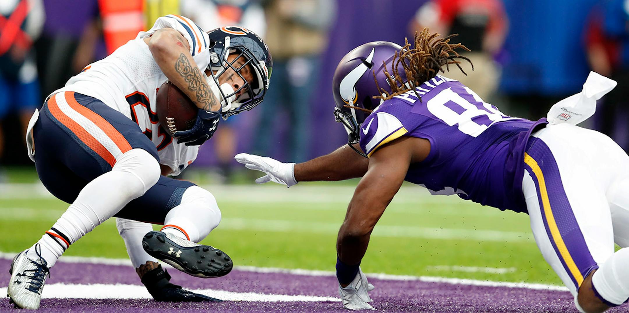 Cre'Von LeBlanc (22) intercepted a pass intended for Cordarrelle Patterson (84) in the third quarter.