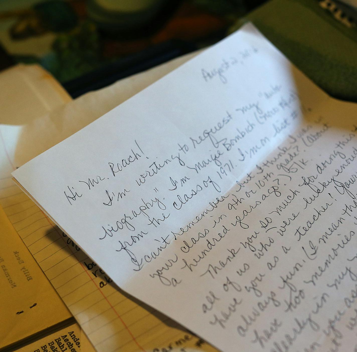 Richard Roach, 79, read an autobiography that he once assigned to his middle-school students when he was a teacher, from his home office, Tuesday, August 23, 2016 in Mountain Iron, MN. ] (ELIZABETH FLORES/STAR TRIBUNE) ELIZABETH FLORES &#x2022; eflores@startribune.com