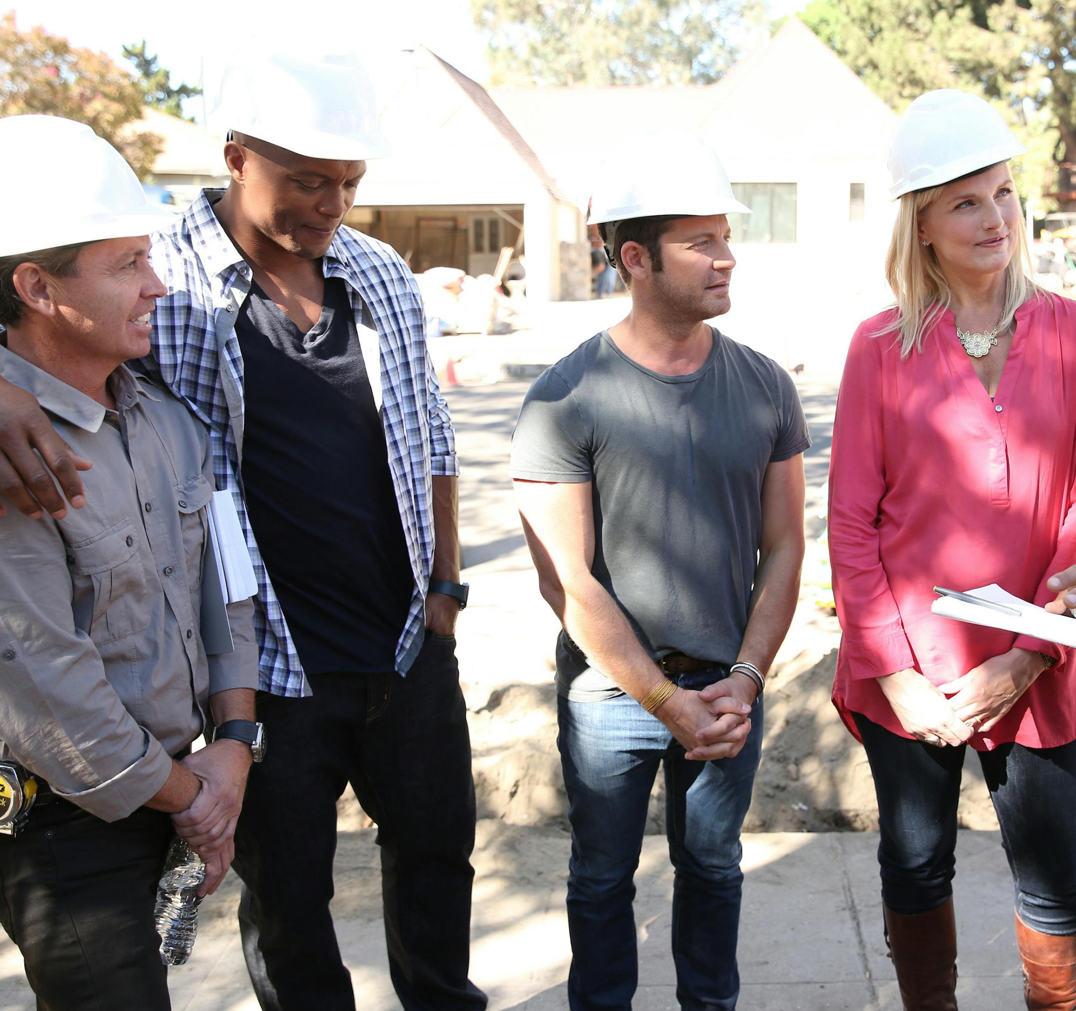 AMERICAN DREAM BUILDERS -- "Build Week" Episode 101 -- Pictured: (l-r) Jay Riordan, Eddie George, Nate Berkus, Monica Pedersen, Darren Moore -- (Photo by: Tyler Golden/NBC) ORG XMIT: Season:1