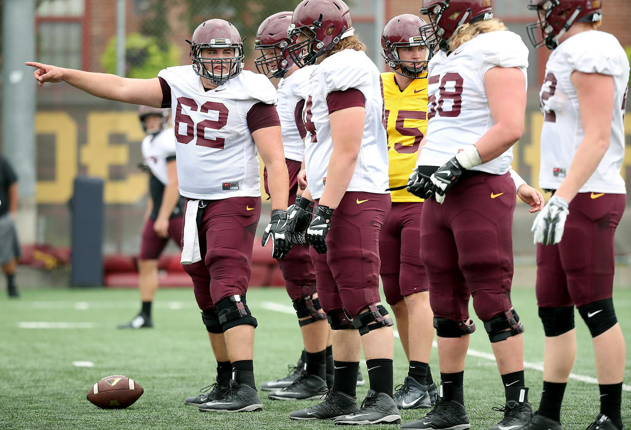 Gophers offensive lineman Jared Weyler (62)