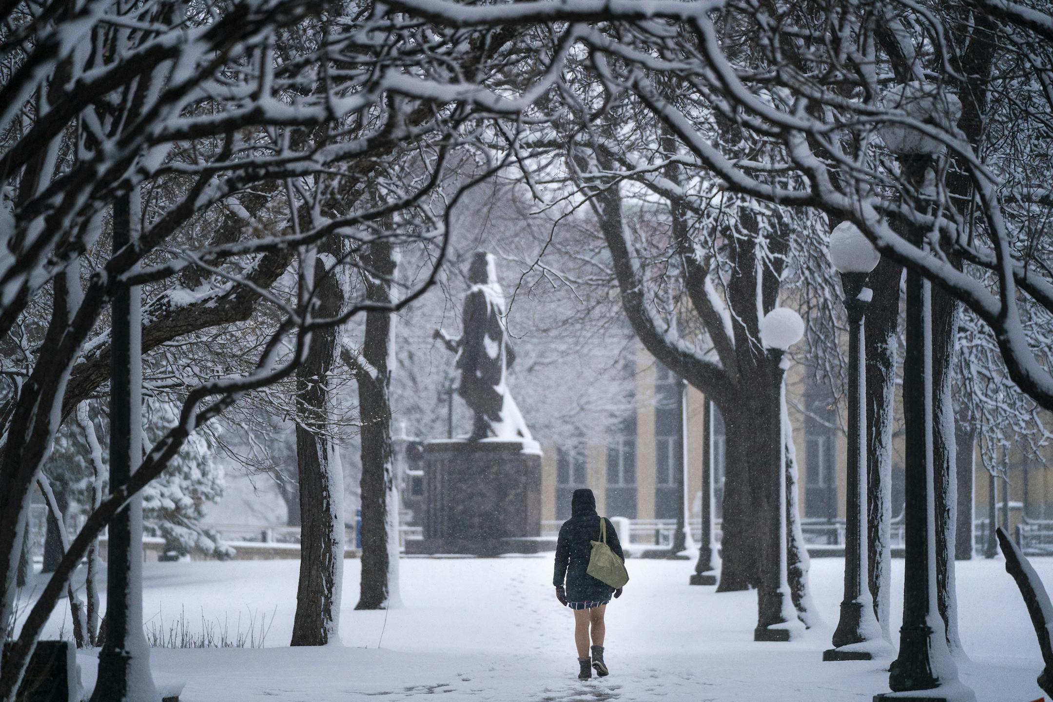 ] LEILA NAVIDI • leila.navidi@startribune.com BACKGROUND INFORMATION: A woman walks out of the State Office Building in St. Paul as the snow steadily falls on Wednesday, April 10, 2019.