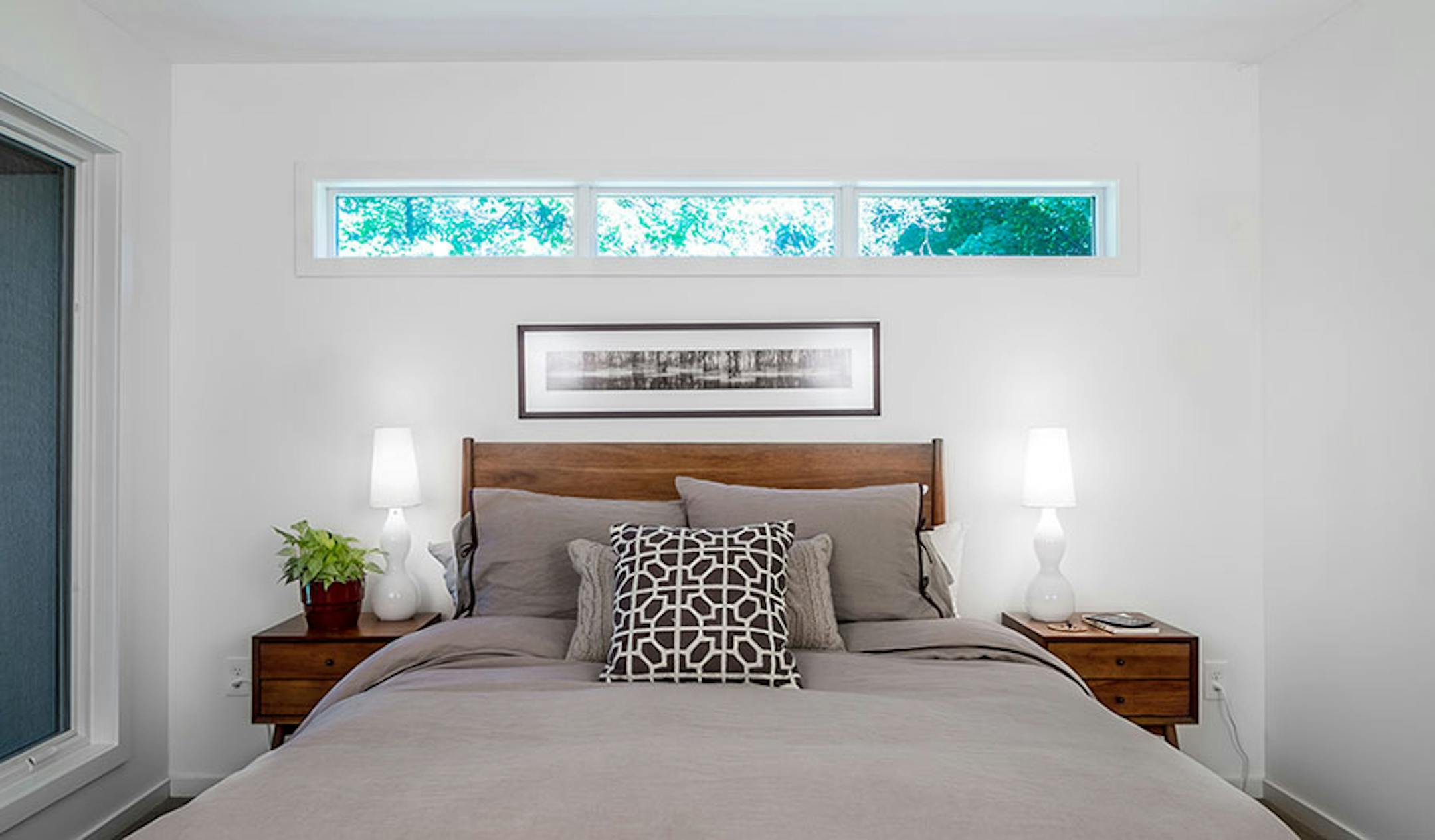 In the owners' suite, clerestory windows let in light while providing privacy.