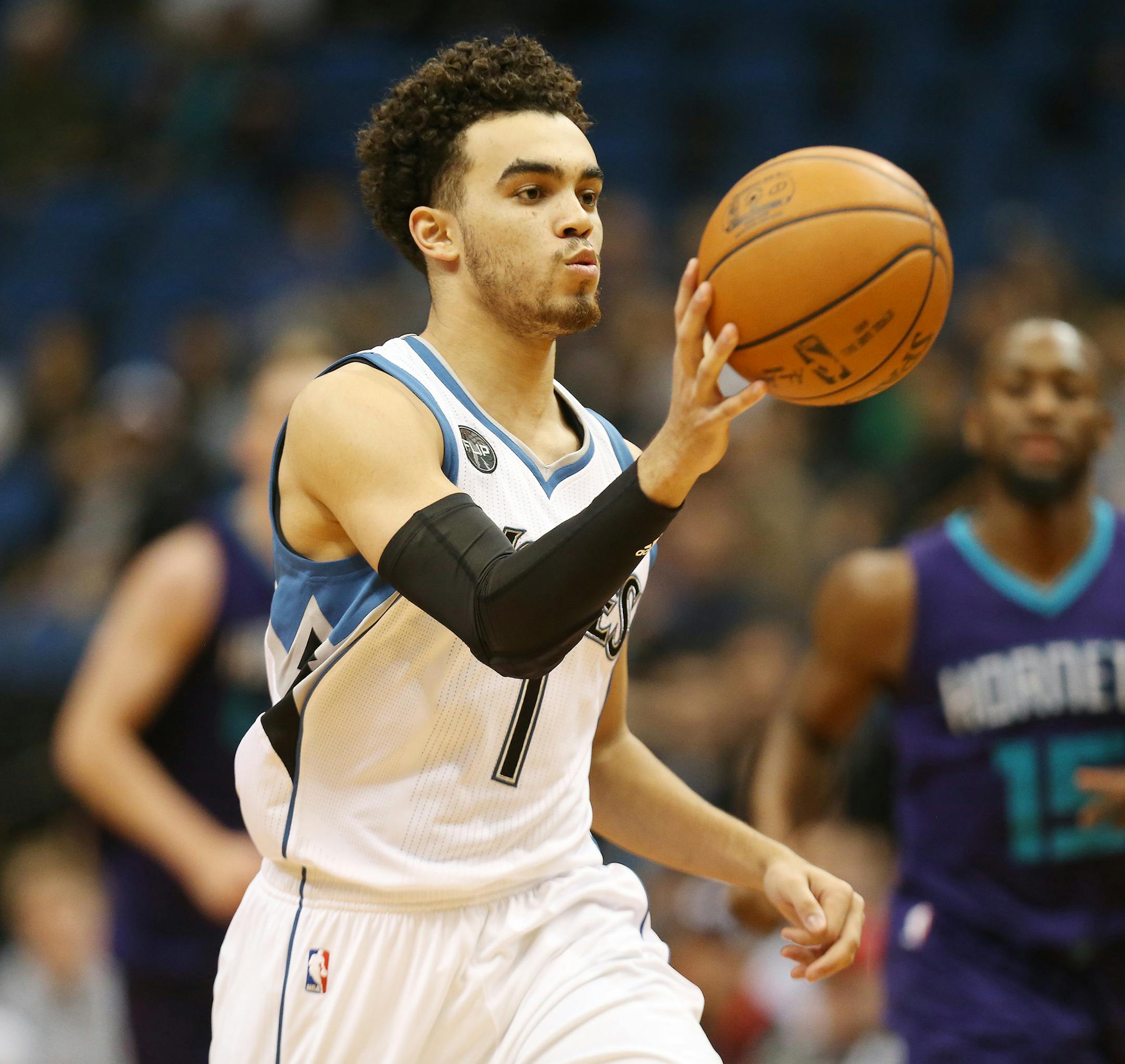 Minnesota Timberwolves guard Tyus Jones (1) made a pass in the second half at Target Center Tuesday November 10, 2015 in Minneapolis, MN. ] The Minnesota Timberwolves loss 104-95 to the Charlotte Hornets Tuesday night at Target Center. Jerry Holt/ Jerry.Holt@Startribune.com
