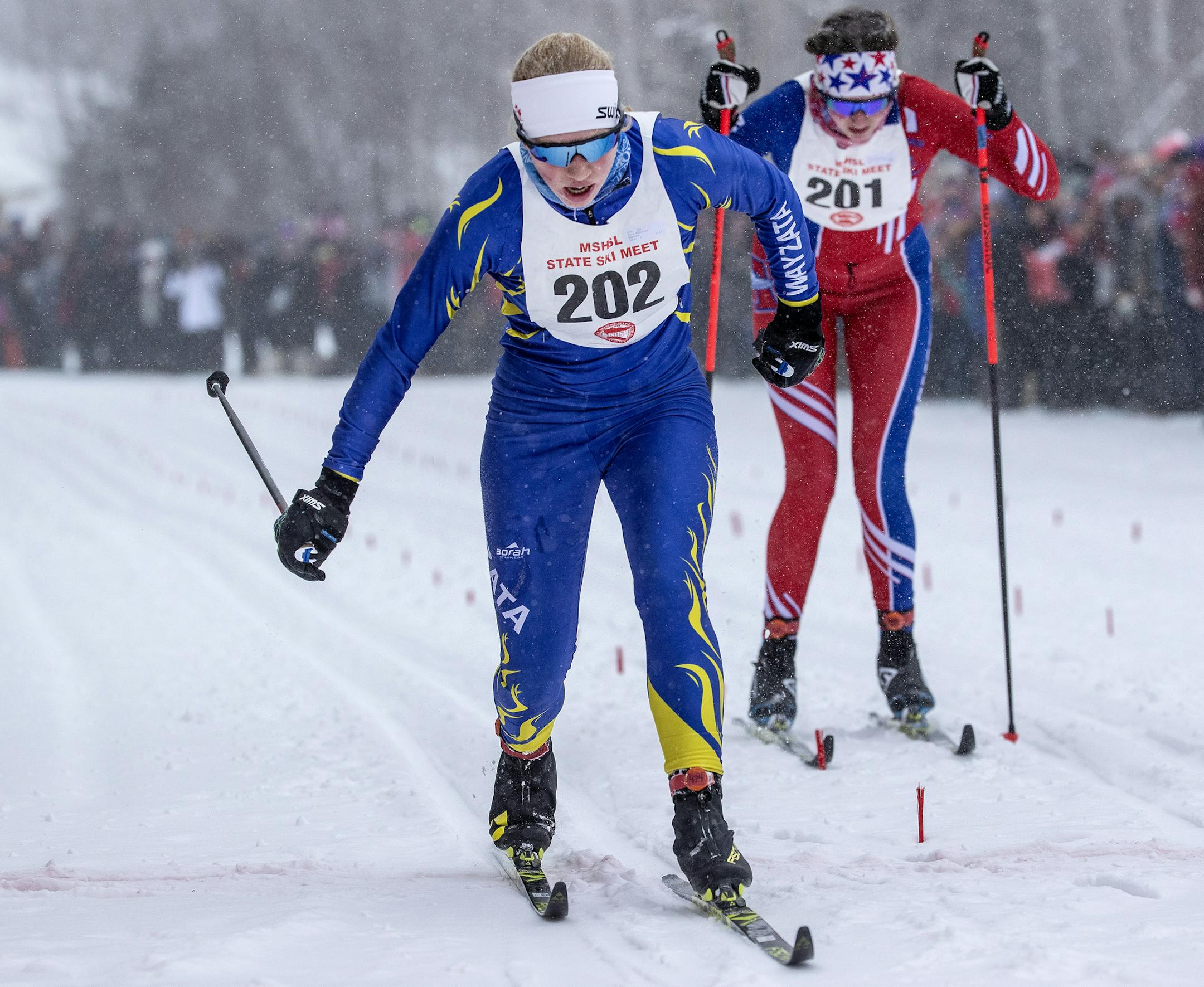 Mara McCollor of Wayzata and Lucinda Anderson of Robbinsdale Armstrong raced for the finish line during the girls classical 5k event at the Nordic skiing state meet at Giants Ridge Ski Resort. ] CARLOS GONZALEZ • cgonzalez@startribune.com – Biwabik, MN – February 14, 2019, Giants Ridge Ski Resort, Minnesota High School / Prep Nordic skiing state meet
