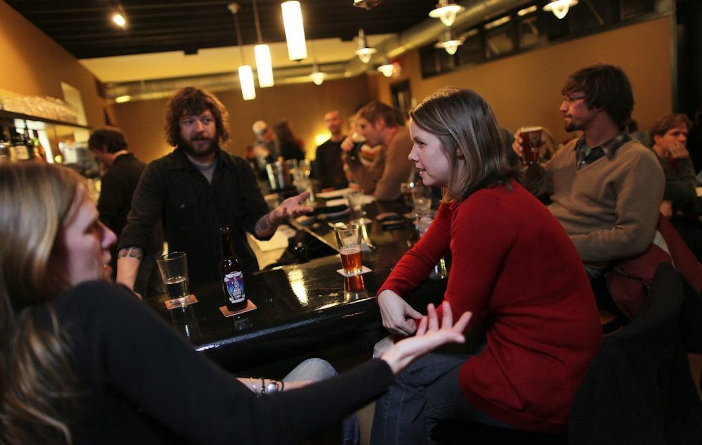 TOM WALLACE � twallace@startribune.com Assign#20010632A Slug: scene1218 Date: December 11, 2009 Kings Wine Bar� part of the Tom Horgan column on bars. 4555 Grand Ave. S., Minneapolis, MN. Left, Julie Pihaly and Dina Carpenter enjoy an evening out and Bartender John Schreiner takes care of their needs at Kings Friday night.