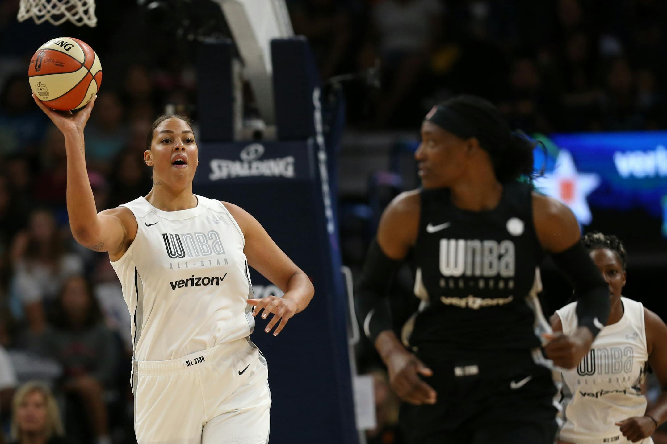 Team Parker center Liz Cambage (8) looked to make a long pass down the court in the first half.