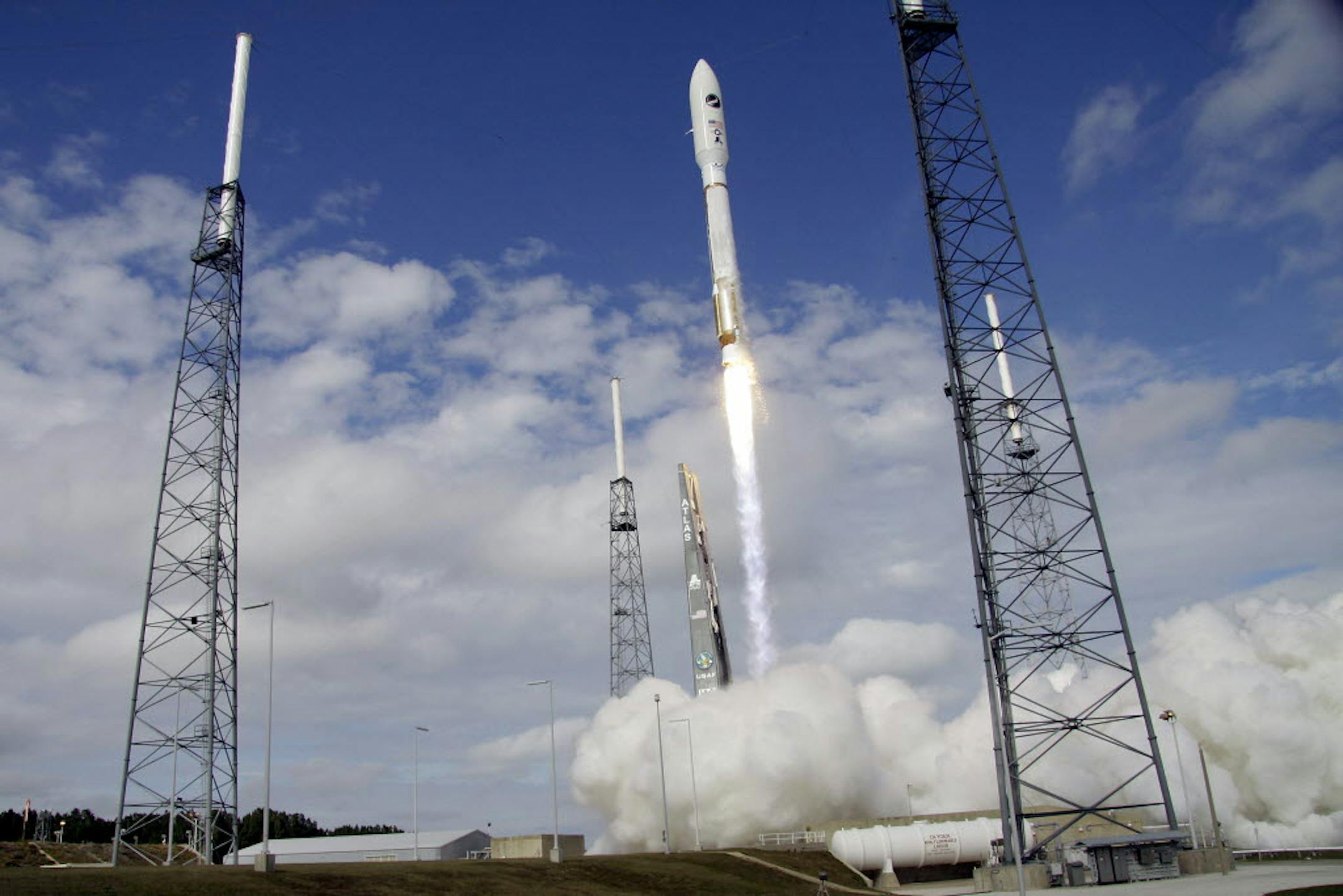 A United Launch Alliance Atlas V rocket, carrying an X-37B experimental robotic space plane, lifts off from launch complex 41 at the Cape Canaveral Air Force Station, Tuesday.