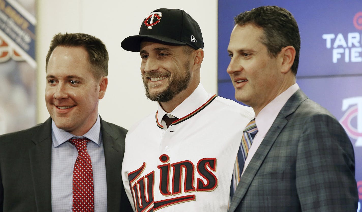 New Twins manager Rocco Baldelli, center, poses with Chief Baseball Officer Derek Falvey, left, and General Manager Thad Levine, right