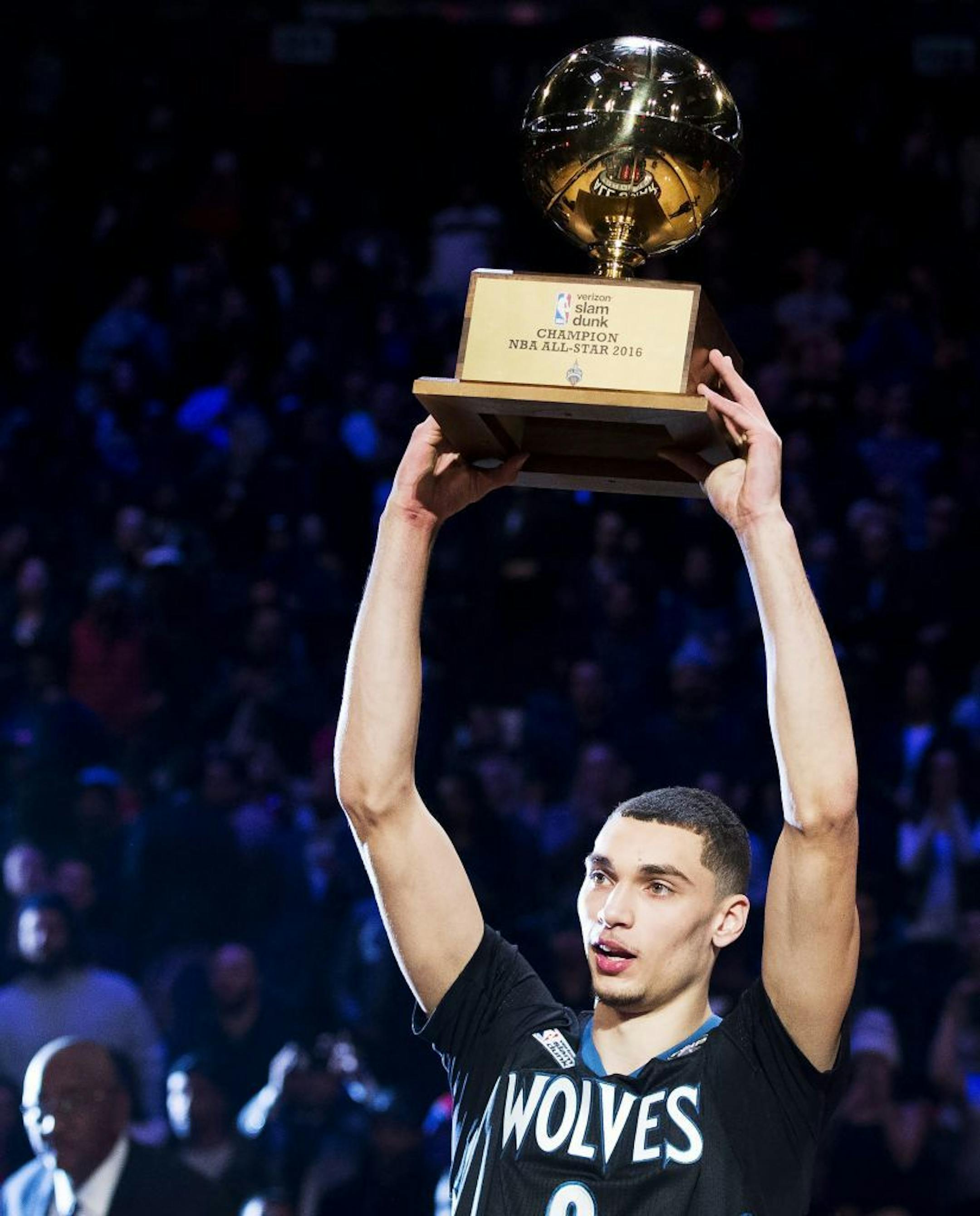 Minnesota Timberwolves' Zach LaVine hoists the trophy after winning the basketball slam dunk contest during the NBA All-Star weekend in Toronto, Saturday, Feb. 13, 2016. (Mark Blinch/The Canadian Press via AP) MANDATORY CREDIT