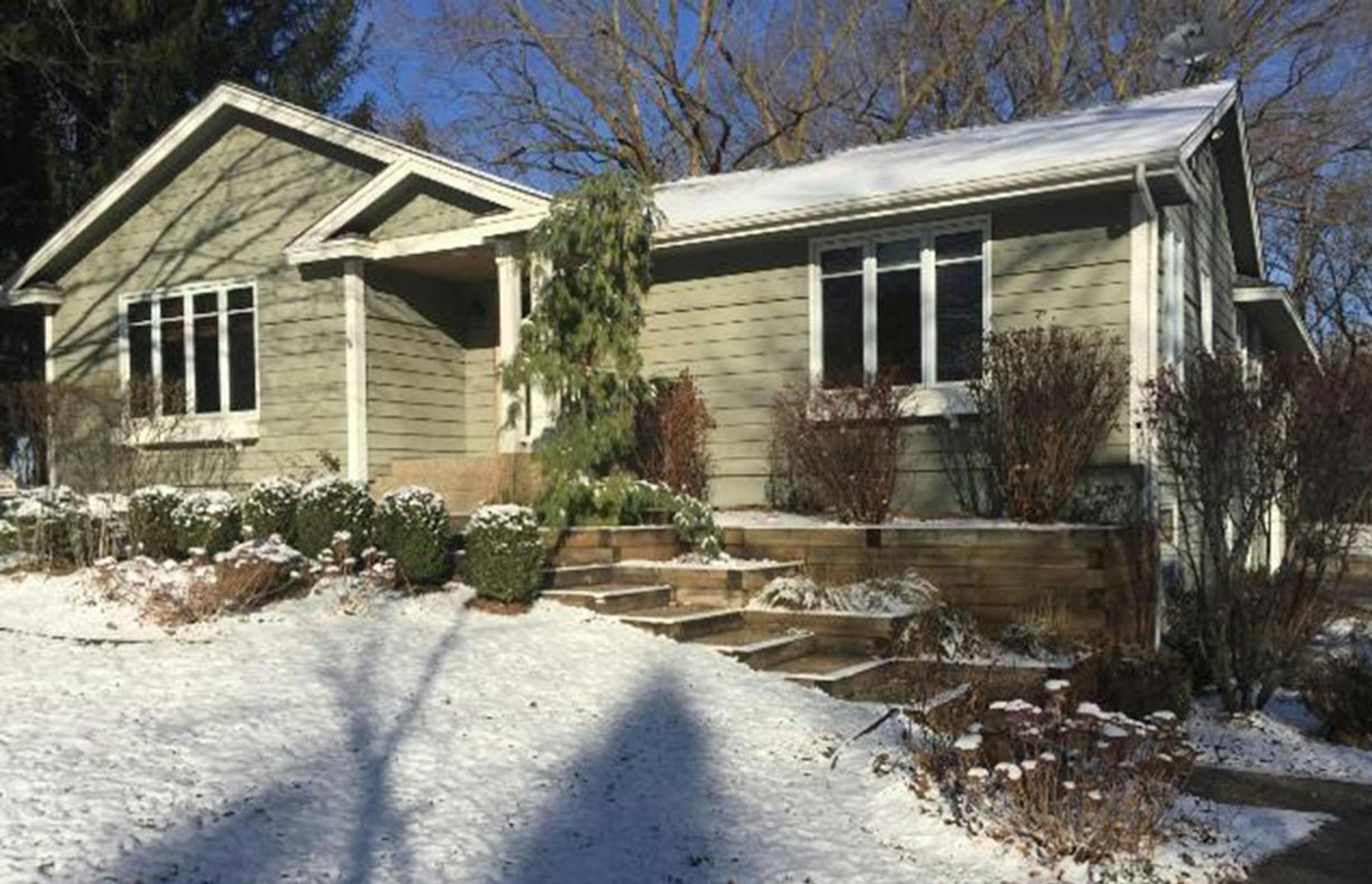 ... Deephaven
Built in 1979, this three-bedroom, three- bath house has 3,190 finished square feet and features an updated eat-in kitchen, fireplace, formal dining room,three-season porch, partial finished walkout basement, deck and two-car tuckunder garage on a cul-de-sac lot. Listed by Ann Davies, Norse Real Estate Group, 952-201-9565.