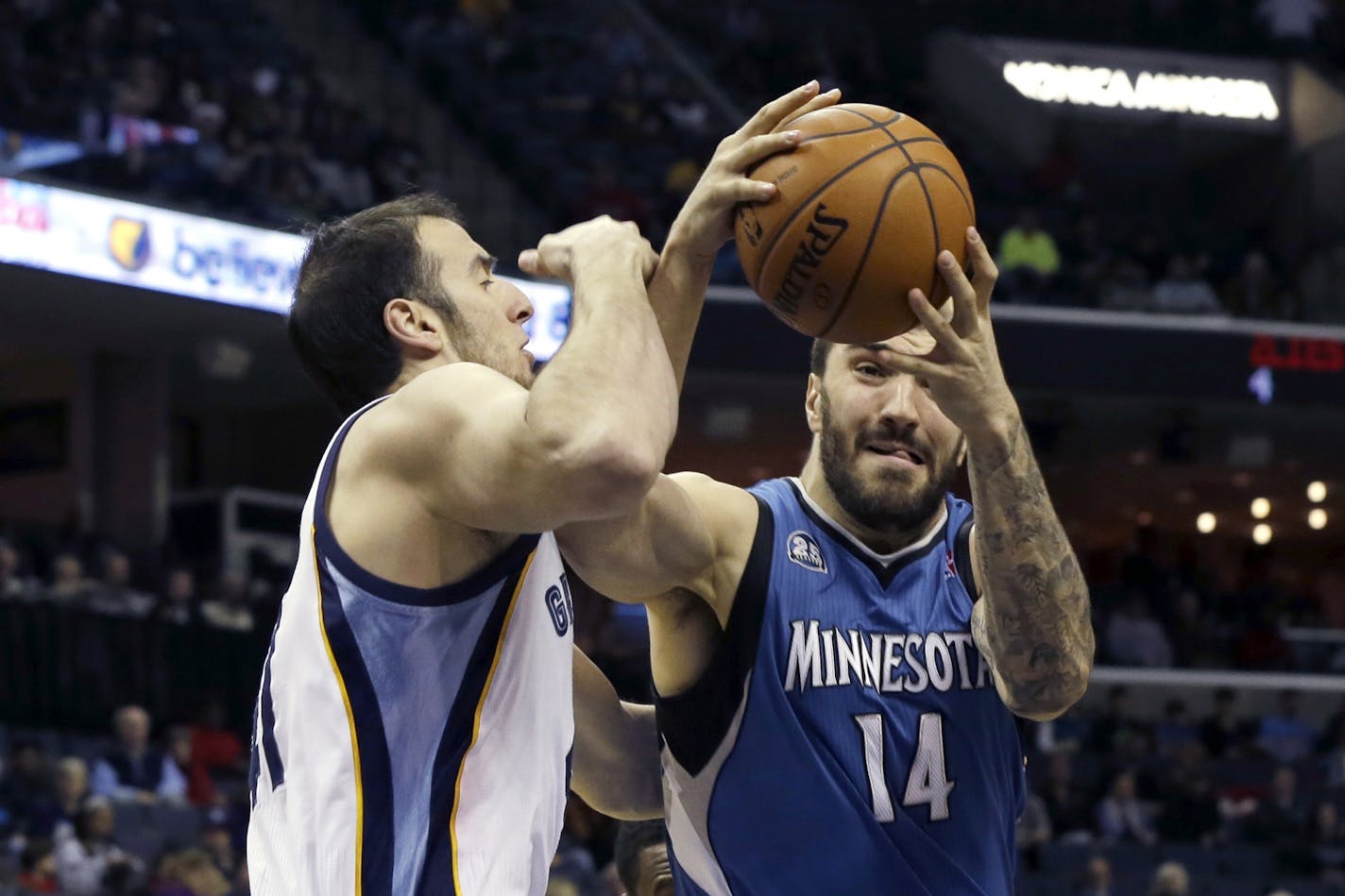 The Timberwolves' Nikola Pekovic made a move to the basket in front of the Grizzlies' Kosta Koufos on Sunday. Pekovic finished with 19 points and five rebounds.