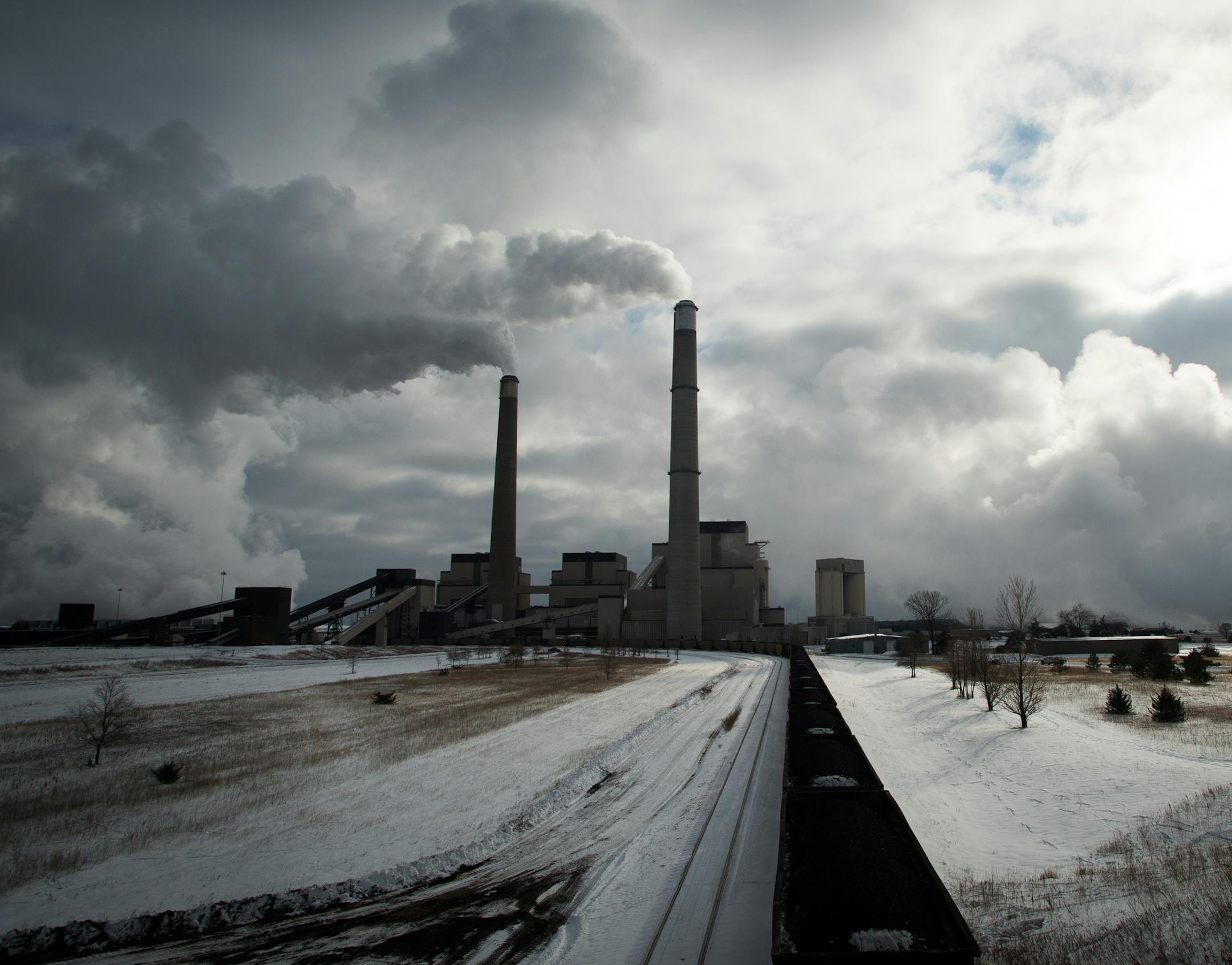 A coal train is idle on the tracks leading to the Sherburne County Generating Station on Wednesday afternoon in Becker. ] AARON LAVINSKY &#xa5; aaron.lavinsky@startribune.com Minnesota power companies have shuttered four smaller power plants and warn that supplies of coal to some of the largest, most important plants are dwindling as BNSF Railway's rail delivery problems persist. Photographs taken at Sherburne County Generating Station on Wednesday, Nov. 12, 2014 in Becker.