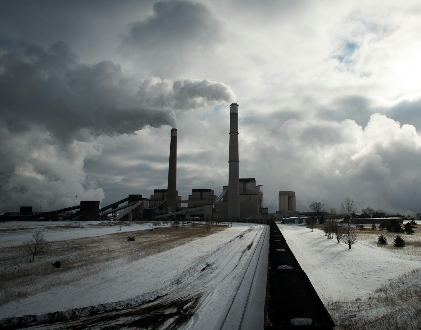 A coal train is idle on the tracks leading to the Sherburne County Generating Station on Wednesday afternoon in Becker. ] AARON LAVINSKY &#xa5; aaron.lavinsky@startribune.com Minnesota power companies have shuttered four smaller power plants and warn that supplies of coal to some of the largest, most important plants are dwindling as BNSF Railway's rail delivery problems persist. Photographs taken at Sherburne County Generating Station on Wednesday, Nov. 12, 2014 in Becker.