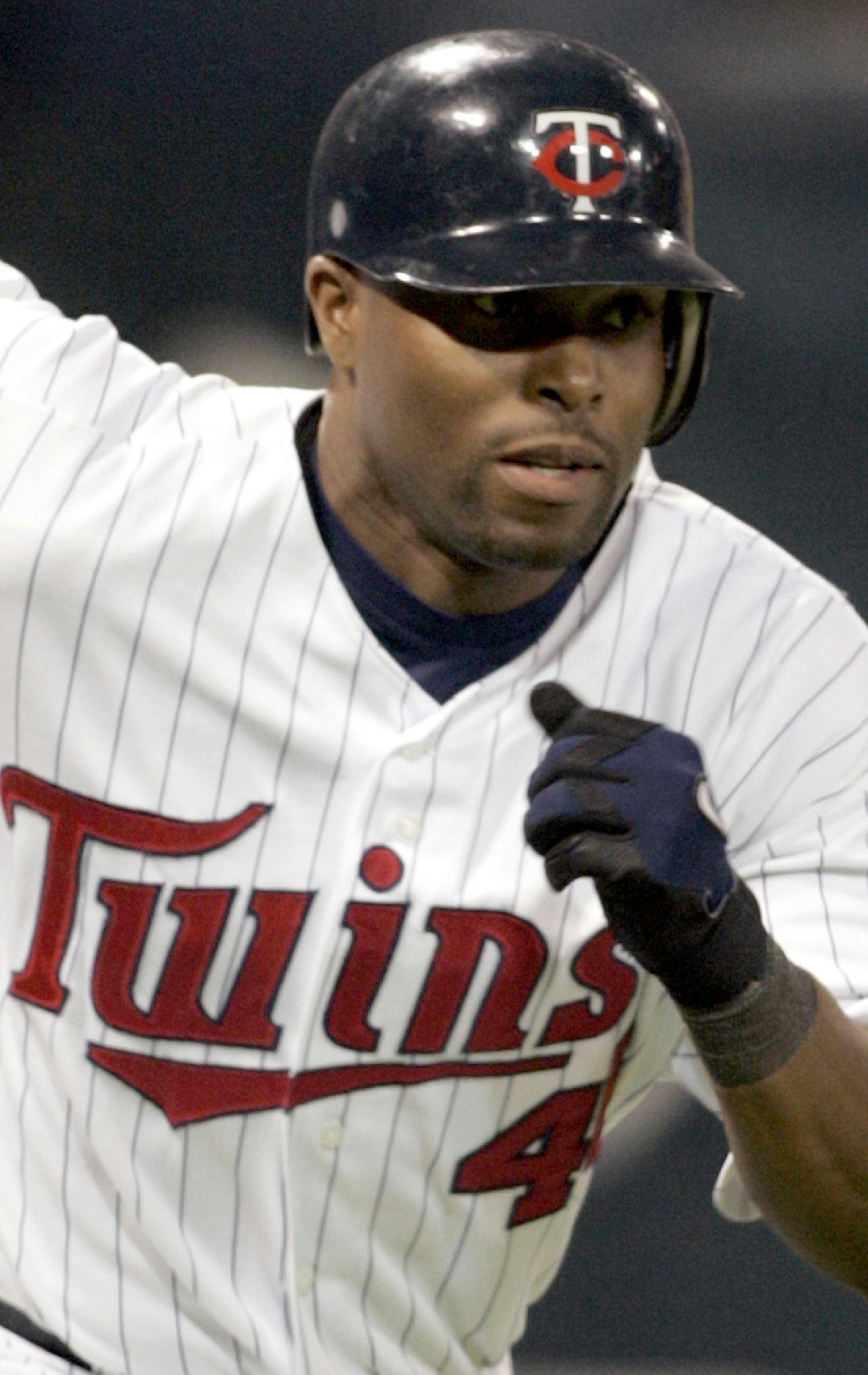 Carlos Gonzalez/Star Tribune September 14, 2004 Minneapolis, MN--- Metrodome Ò MLB Ò Minnesota Twins vs. Chicago White Sox --- MinnesotaÌs Torii Hunter doubled to left scoring Henry Blanco with one out. The Twins scored 9 runs in the 6th inning. ORG XMIT: MIN2014062102590330