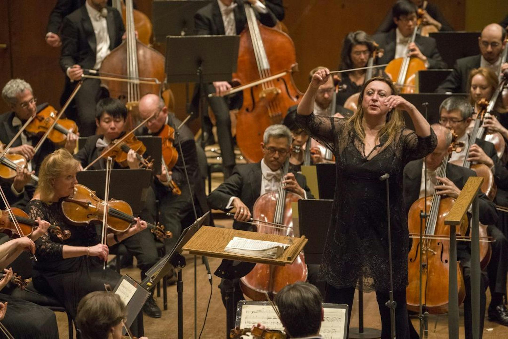 Simone Young of Australia, a possible candidate to succeed Osmo Vänskä, conducted the New York Philharmonic in April.