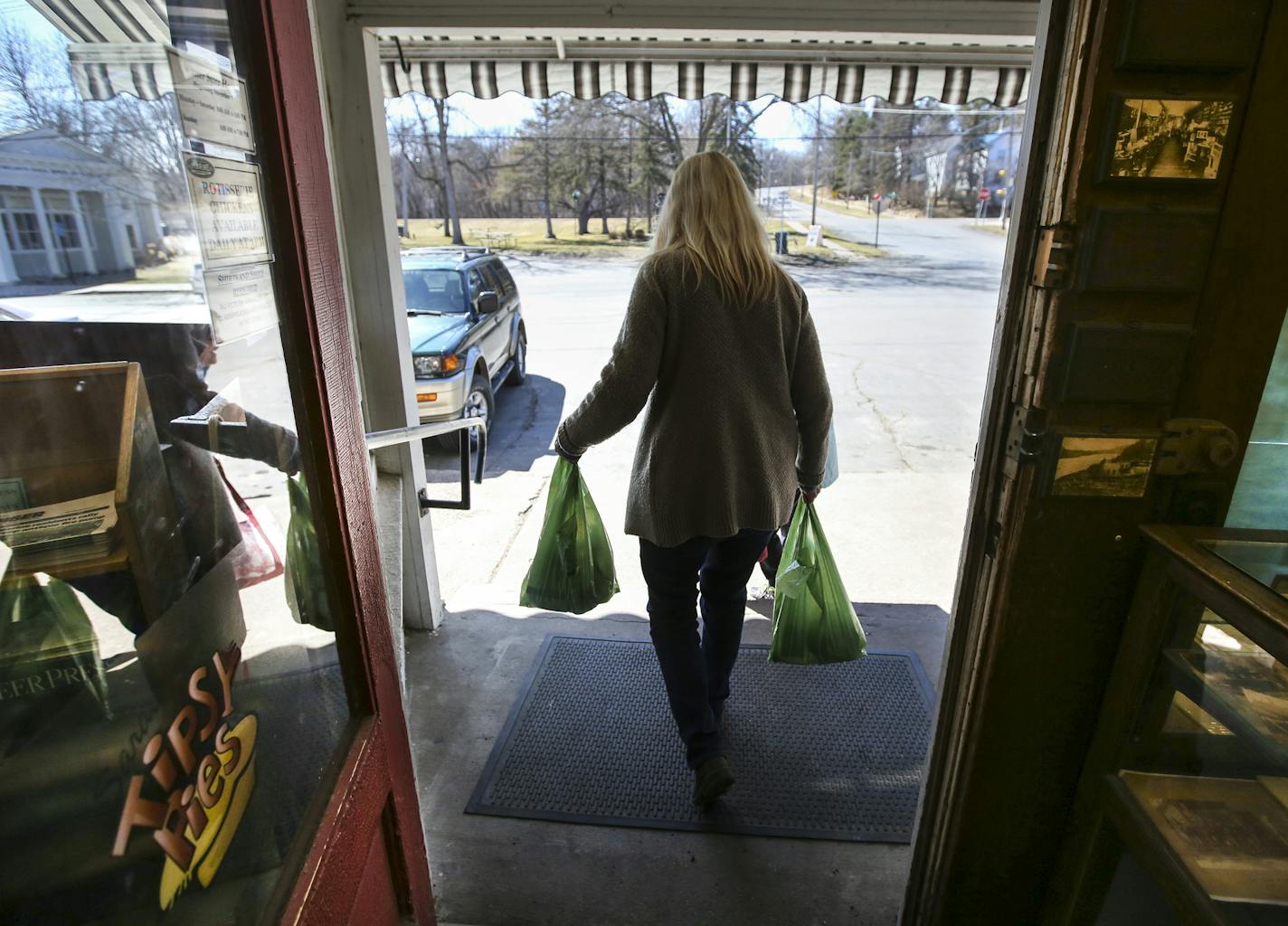 Owner Karen Kramer helped a customer by bringing her groceries to her car at The General Store in Marine on St. Croix, Minn., on Friday, March 27, 2015. ] RENEE JONES SCHNEIDER &#xef; reneejones@startribune.com ORG XMIT: MIN1503301302400809