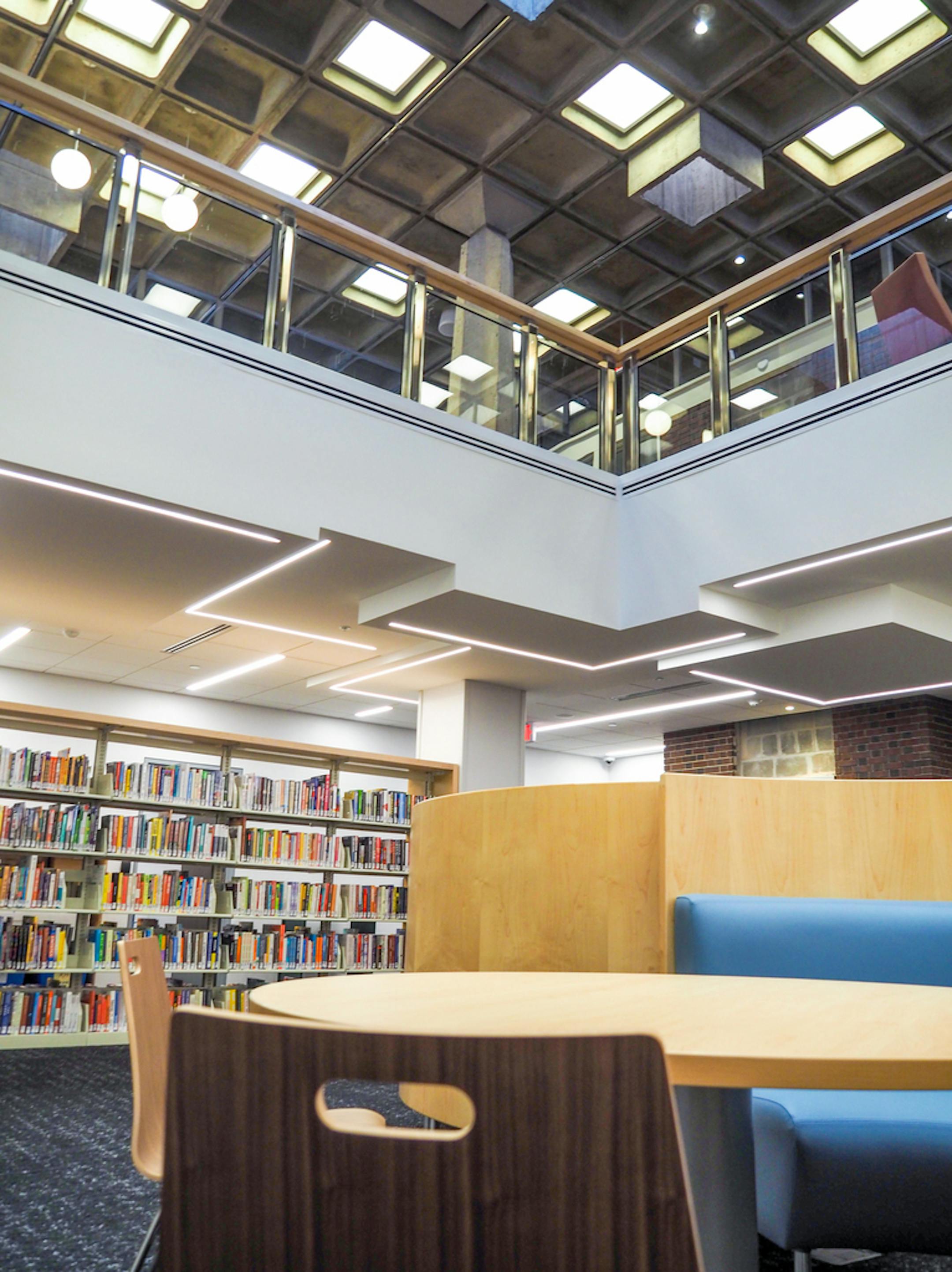 MacDonald & Mack placed the opening directly below the canopy's three largest skylights (Rapson scattered another 19 smaller skylights across the roof), which flood the lower level with sunlight.