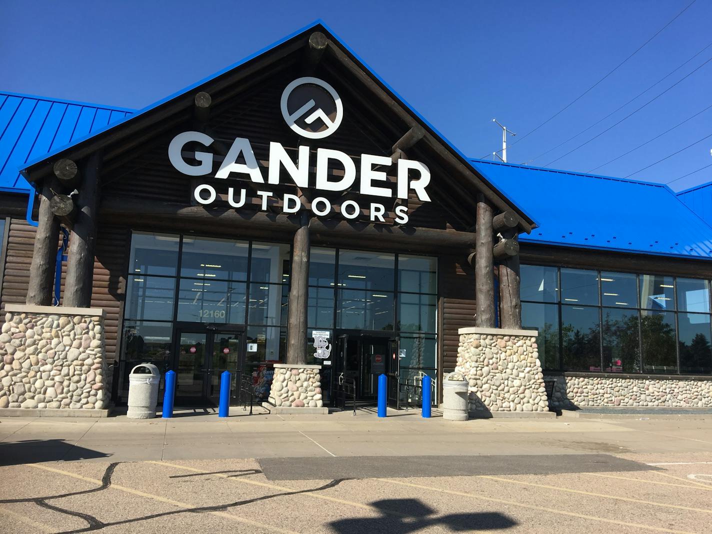 Store employees say they have been told the Gander Outdoors in Eden Prairie is closing.