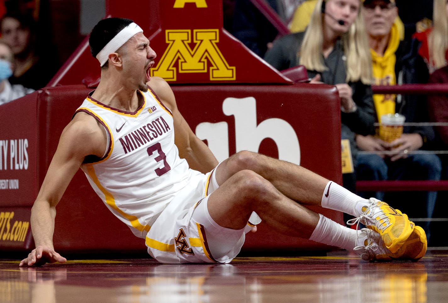 Dawson Garcia (3) of the Minnesota reacts after sustaining an injury in the first half Wednesday, December 6, 2023, at Williams Arena in Minneapolis, Minn. Garcia left the game after the play. ] CARLOS GONZALEZ • carlos.gonzalez@startribune.com