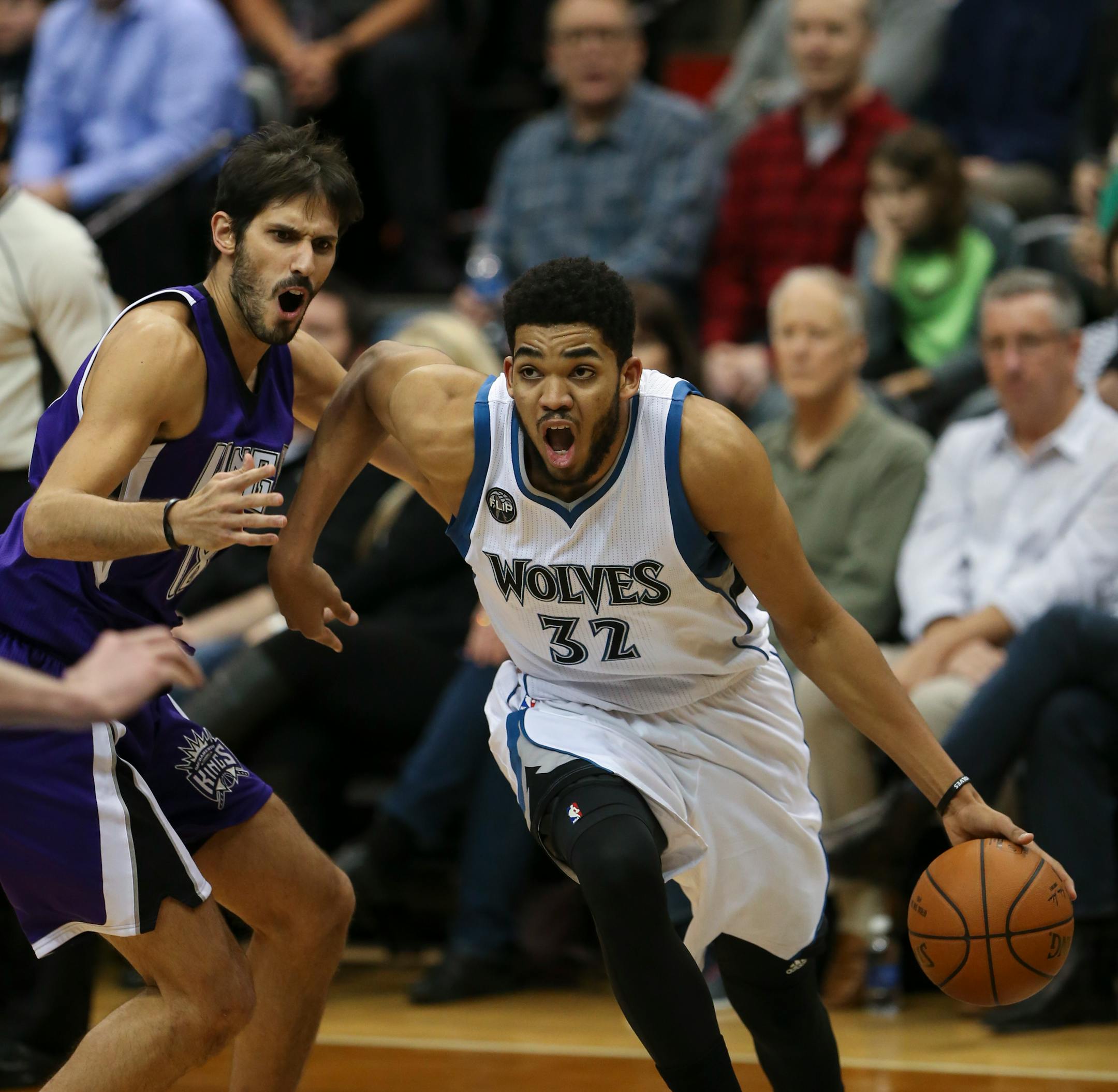 Timberwolves center Karl-Anthony Towns drove around Sacramento forward Omri Casspi in the third quarter Wednesday night.