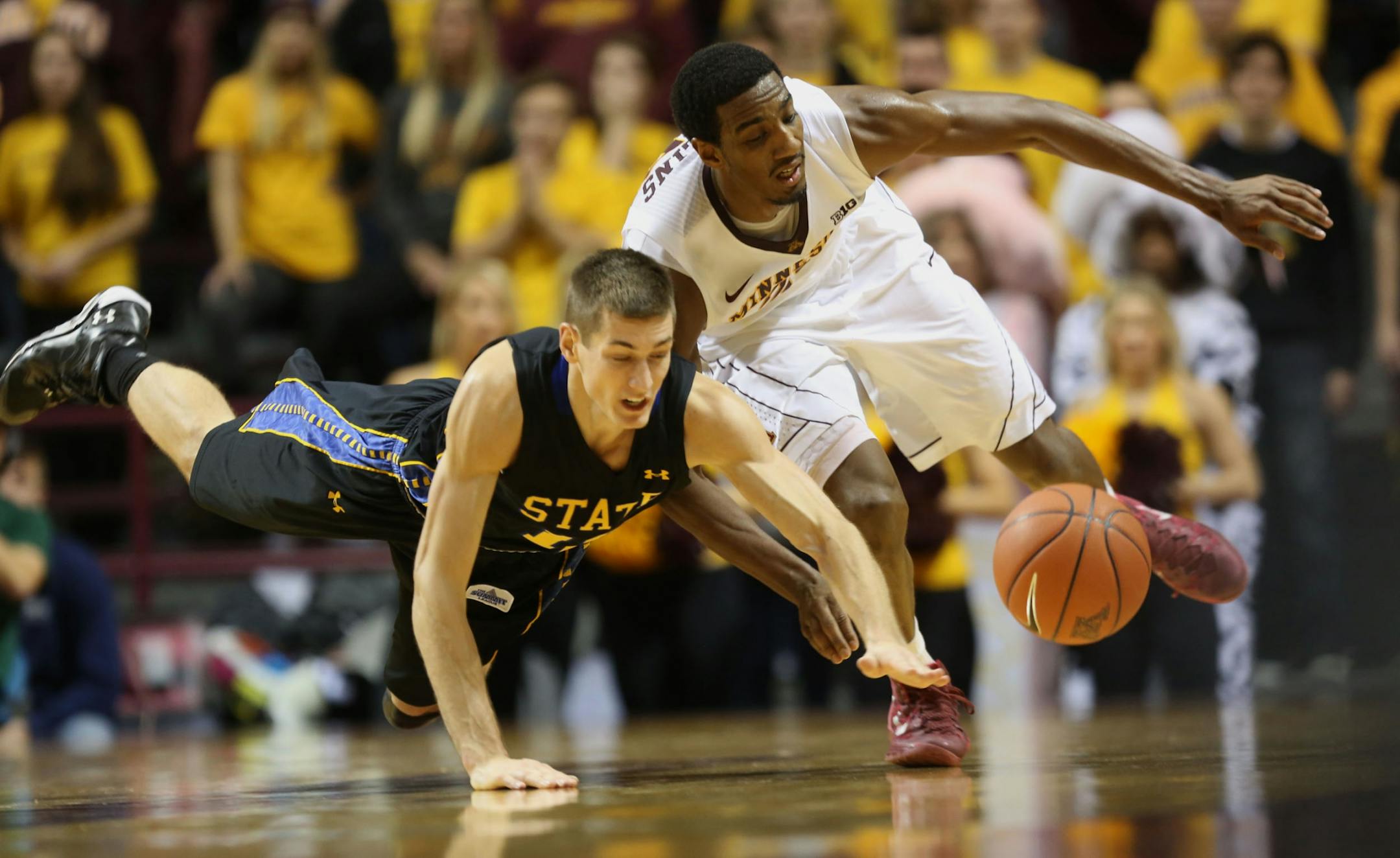 Gophers guard Austin Hollins had a big night against South Dakota State, reaching the 1,000-points career milestone and also pulling down a career-high 14 rebounds.