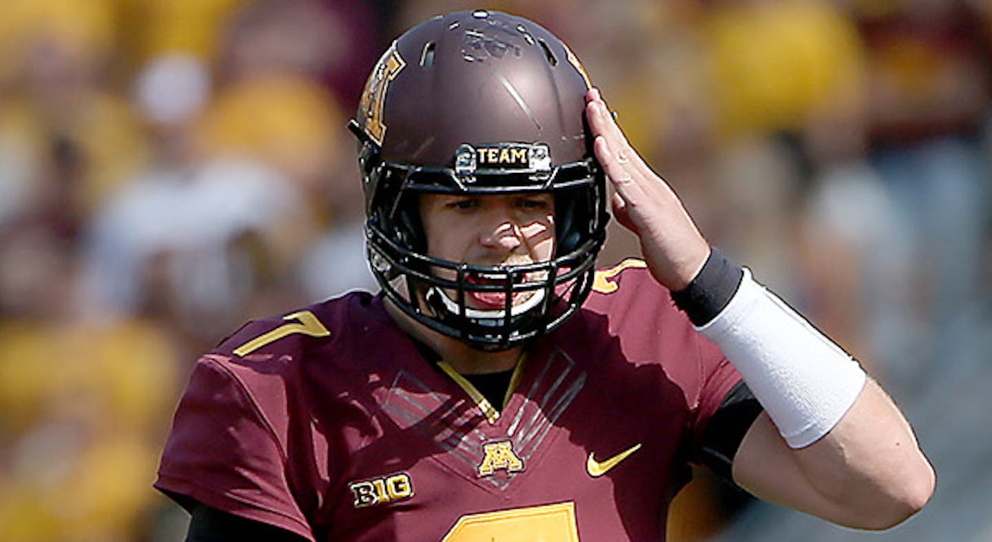 Minnesota's quarterback Mitch Leidner called a play in the fourth quarter as the Gophers took on Kent State at TCF Bank Stadium, Saturday, September 19, 2015 in Minneapolis, MN. ] (ELIZABETH FLORES/STAR TRIBUNE) ELIZABETH FLORES &#x2022; eflores@startribune.com