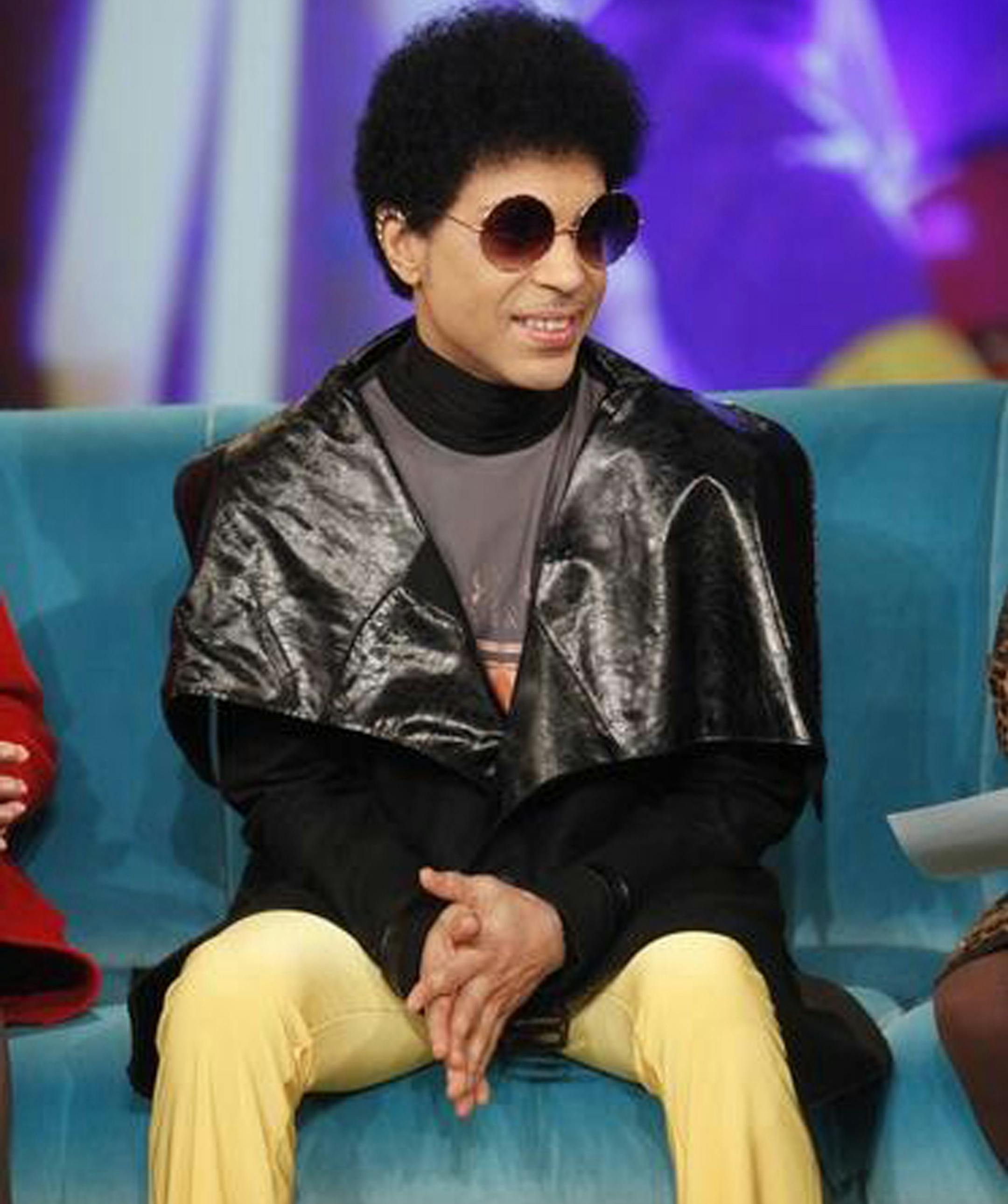 THE VIEW - (9.17.12) Music superstar Prince appeared with actress Rosario Dawson and civil rights attorney/activist Van Jones today on "The View." "The View" airs Monday-Friday (11:00 am-12:00 pm, ET) on the ABC Television Network. (ABC/Heidi Gutman) PRINCE ORG XMIT: MIN2013011817511356