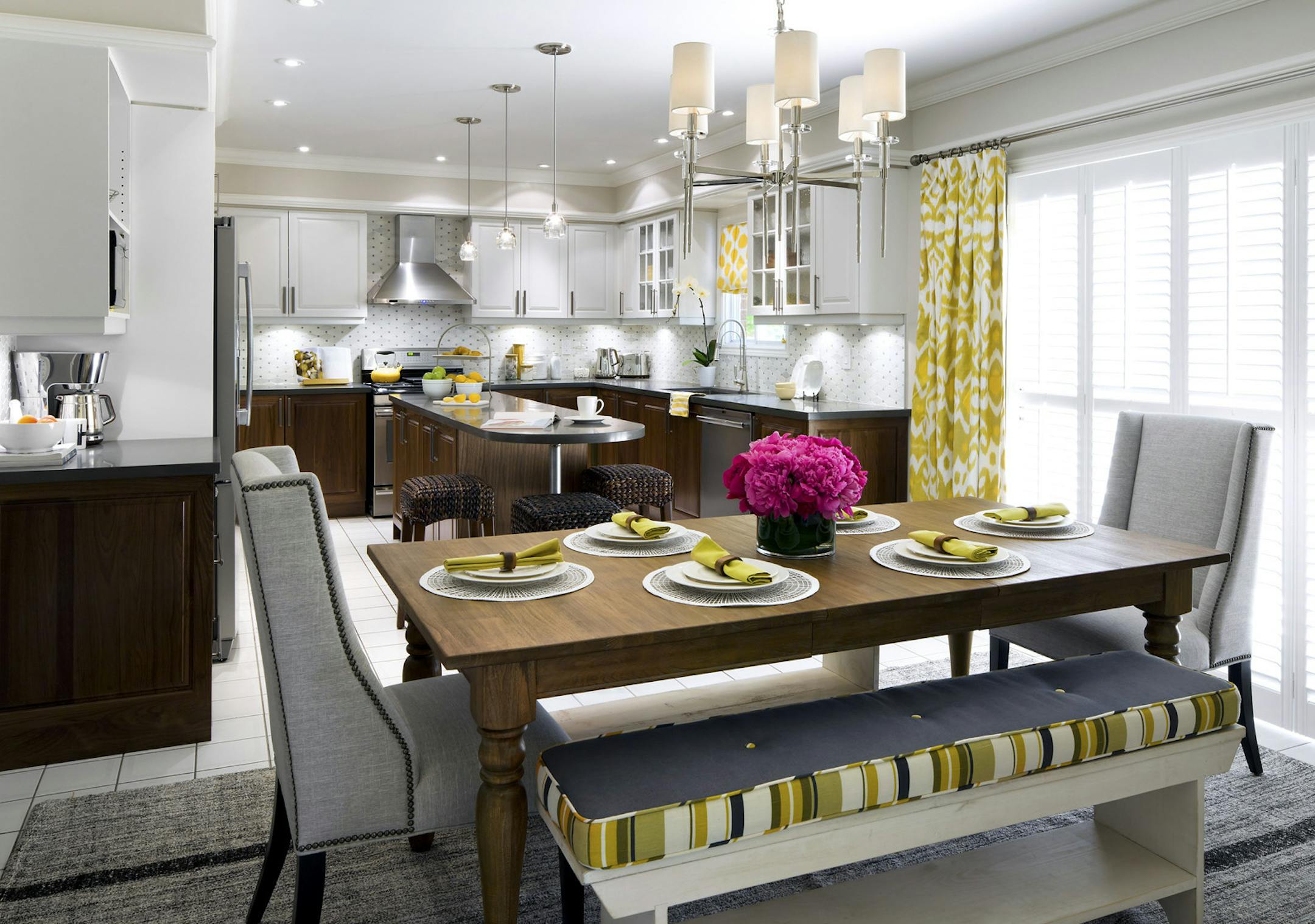 SH12L198CANDICETELLSALL Dec. 24, 2012 -- This kitchen is now a reality, thanks to a facelift that breathed new life into the room's dated finishes. (SHNS photo courtesy HGTV)