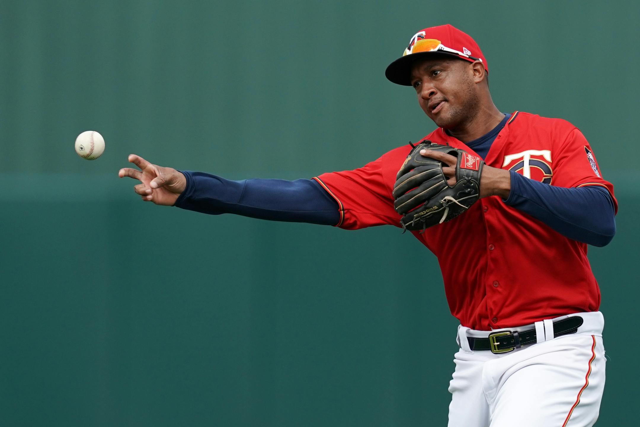 Minnesota Twins second baseman Jonathan Schoop (16) fielded a ground ball during Monday's game.