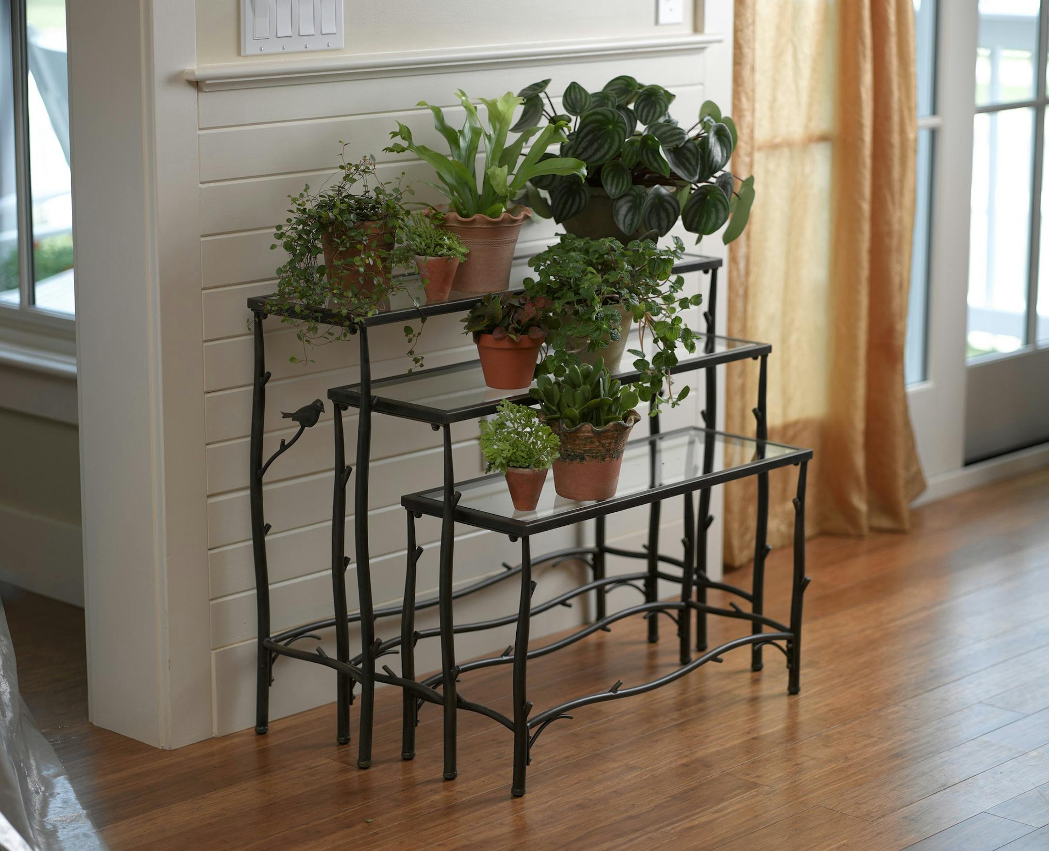Nesting plant stands from Gardener's Supply Co. (Gardener's Supply Co.) ORG XMIT: 1160488