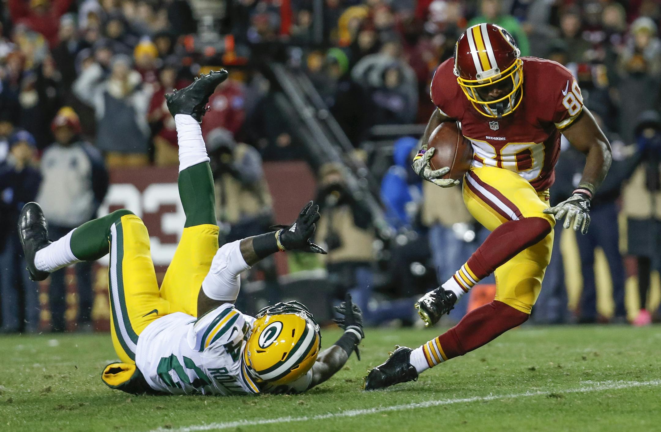 Washington Redskins wide receiver Jamison Crowder (80) heads toward the end zone for a touchdown after breaking a tackle by Green Bay Packers cornerback Quinten Rollins (24) during the second half of an NFL football game in Landover, Md., Sunday, Nov. 20, 2016. (AP Photo/Alex Brandon)