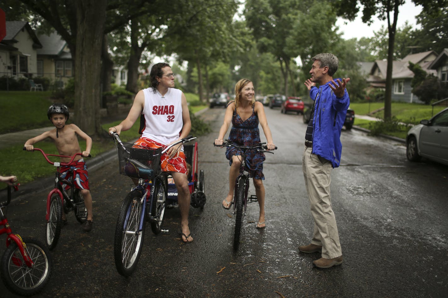 Minneapolis Mayor R.T. Rybak took to the streets of south Minneapolis Monday afternoon, June 24, 2013 to assess damage in some of the neighborhoods hit hardest by the recent storm. While touring south Minneapolis to assess storm damage, Mayor R.T. Rybak stopped to talk with David and Sarah Hoffner, who were biking home with their kids from Lake Nokomis in the rain. He visited with them about damage to their neighborhood and when they got their power restored. ] JEFF WHEELER &#x201a;&#xc4;&#xa2;