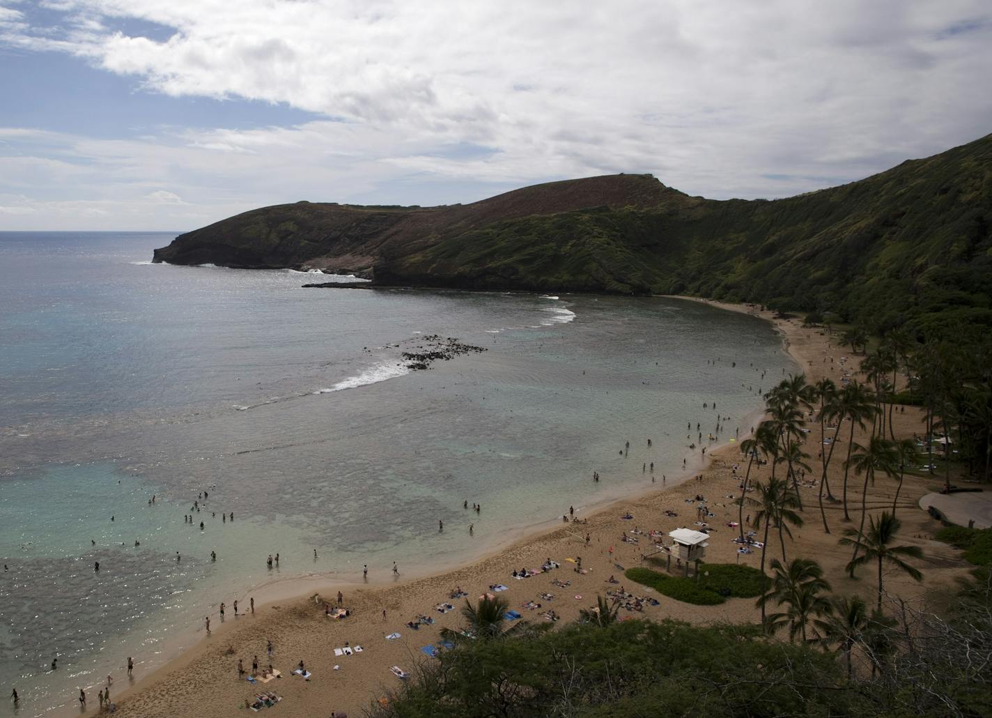 Beach goers along Hanauma Bay in Honolulu, Feb. 11, 2011. According to the Hawaii Visitors and Convention Bureau, domestic air passenger arrivals to the islands jumped more than 10 percent in January 2011 compared with the year before. (Kent Nishimura/The New York Times) ORG XMIT: XNYT83