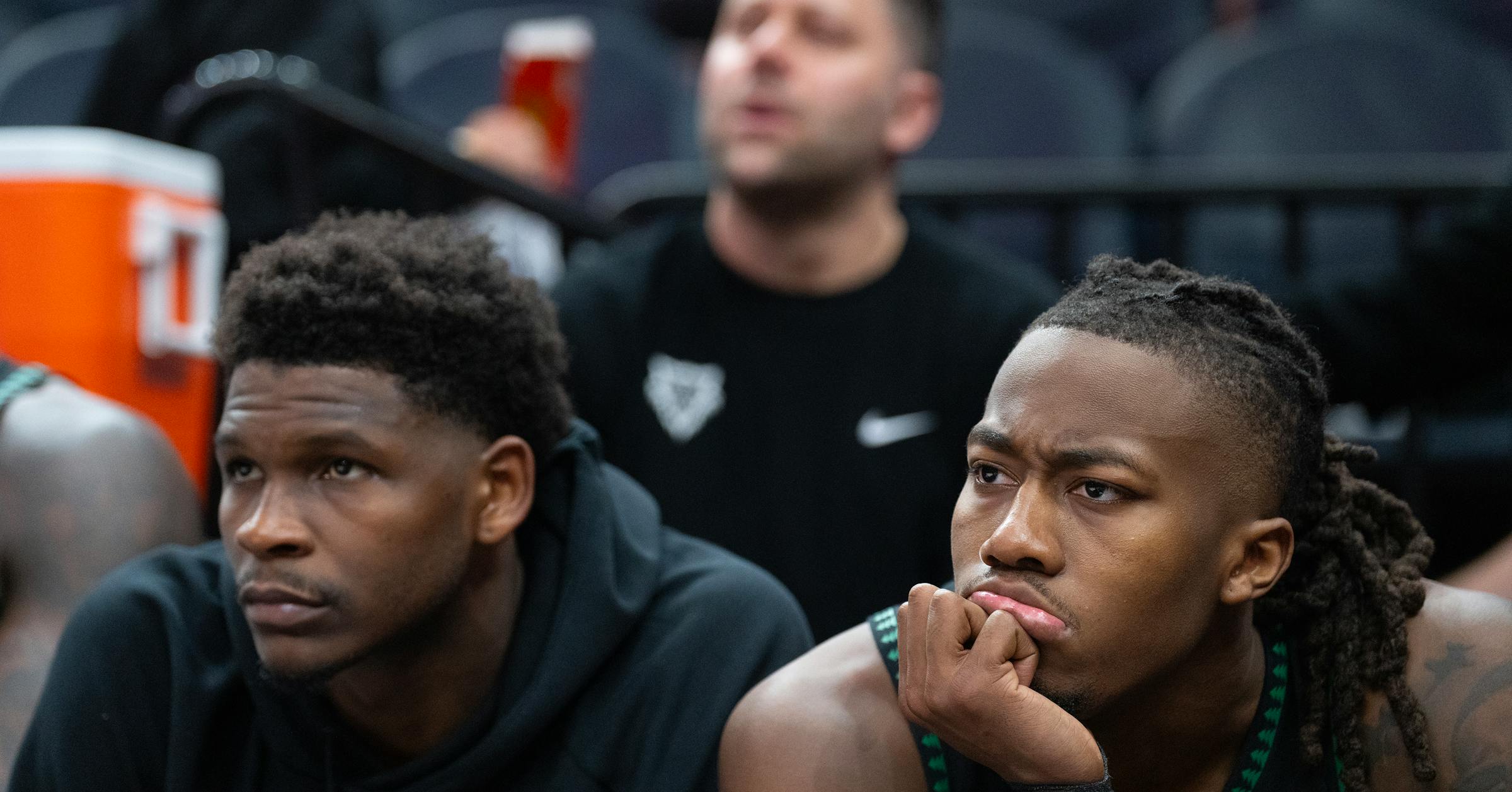 Live from Game 6: Spurs, smelling blood, take 13-point lead at halftime on Timberwolves in elimination game