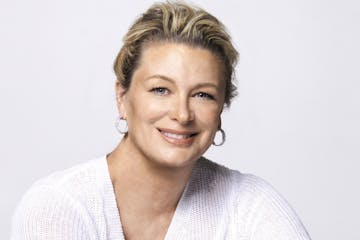 Kristin Hannah Photo by Kevin Lynch