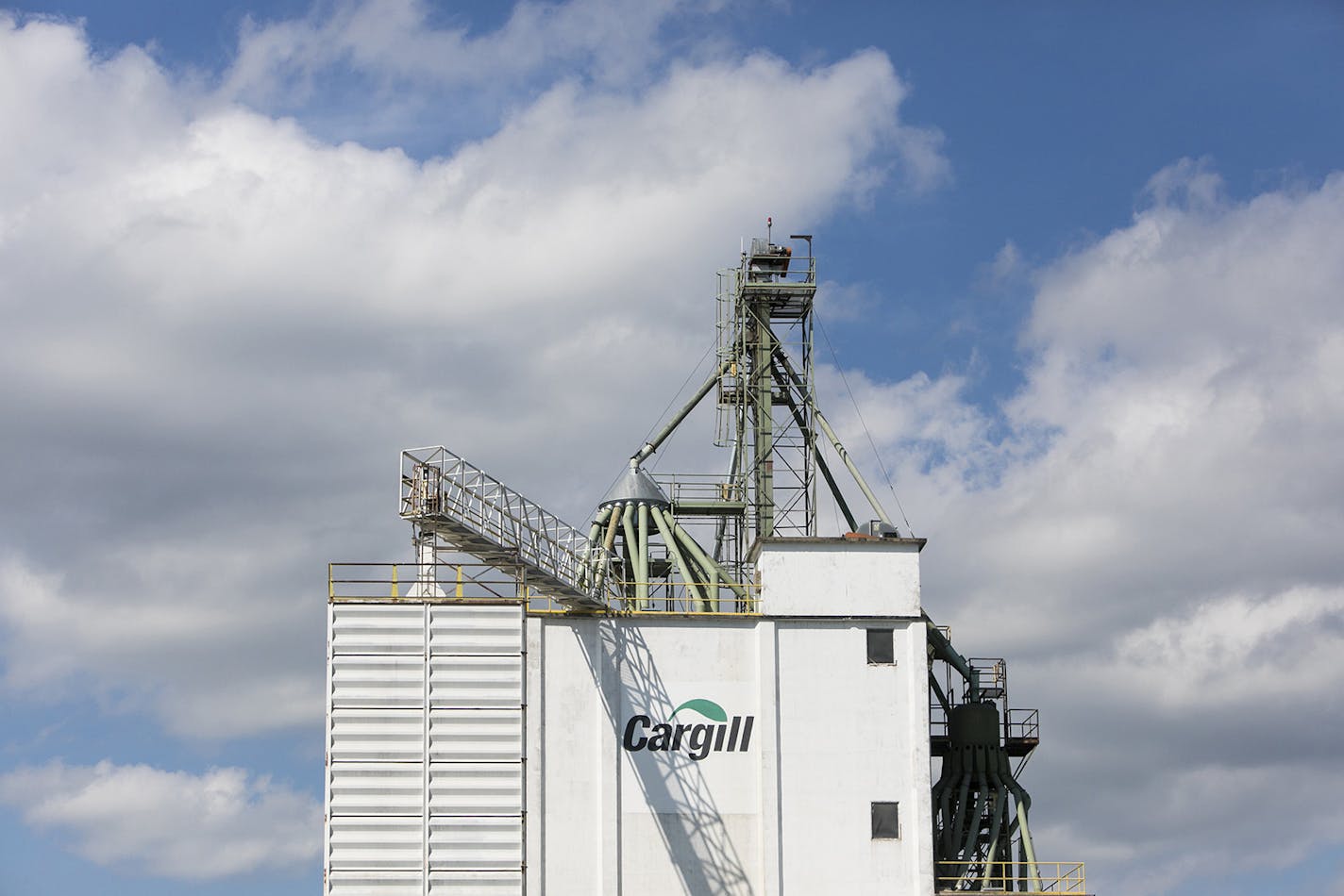 A logo sign outside of a facility occupied by Cargill Animal Nutrition in Little Chute, Wis., on June 24, 2018. (Kristoffer Tripplaar/Sipa USA/TNS) ORG XMIT: 1262352 ORG XMIT: MIN1901031242380470