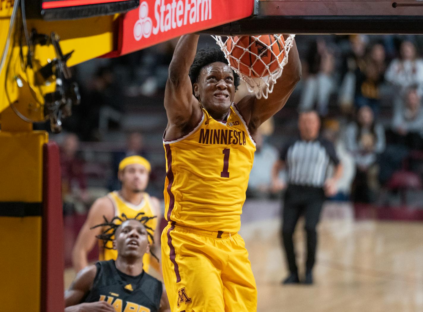 Minnesota Gophers forward Joshua Ola-Joseph (1) dunked the ball over Arkansas-Pine Bluff Golden Lions guard Jyre McCloud (11) in the second half at Williams ArenaTuesday November 21,2023 in, Minneapolis, Minn. ] JERRY HOLT • jerry.holt@startribune.com