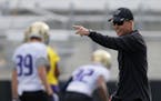 Washington head coach Chris Petersen watches NCAA college football practice drills, Monday, March 30, 2015, on the first day of spring practice in Sea