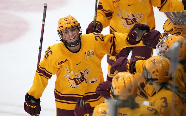 The Gophers' Ella Huber, seen in 2022, scored the tiebreaking goal in the opening seconds of the third period.