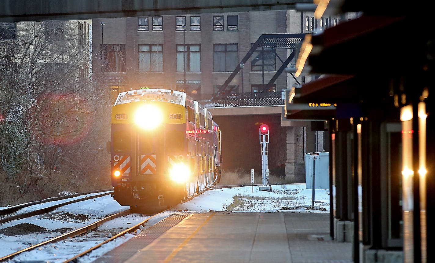 A Northstar train made its way into the Target Field Station Friday, November 14, 2014 a in Minneapolis, MN. ] (ELIZABETH FLORES/STAR TRIBUNE) ELIZABETH FLORES &#x2022; eflores@startribune.com