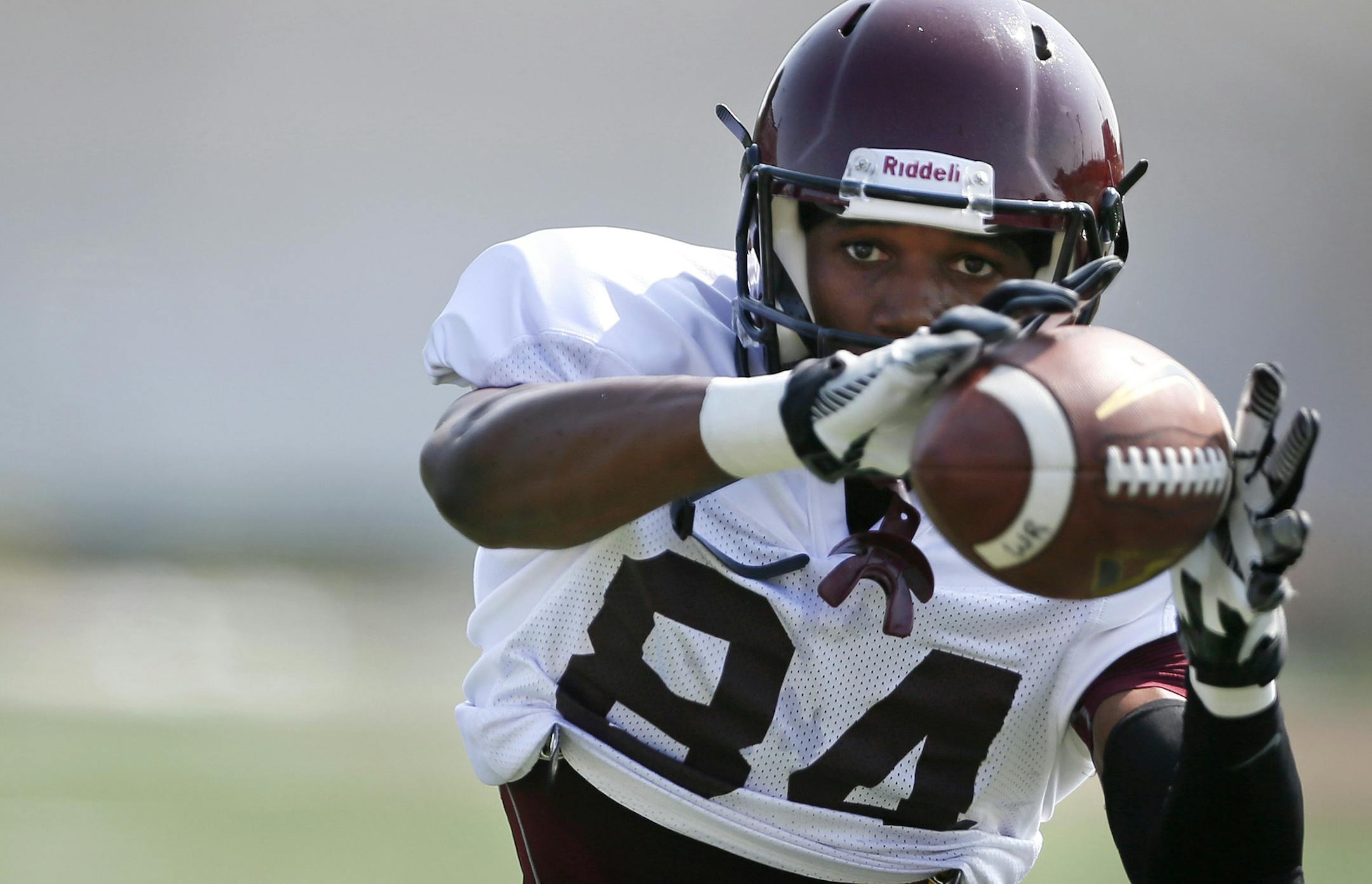 Isaiah Gentry catches a pass during Gopher football practice at the University of Minnesota Sunday August 3 , 2014 in Minneapolis , MN . ] Jerry Holt Jerry.holt@startribune.com ORG XMIT: MIN1408031310281790