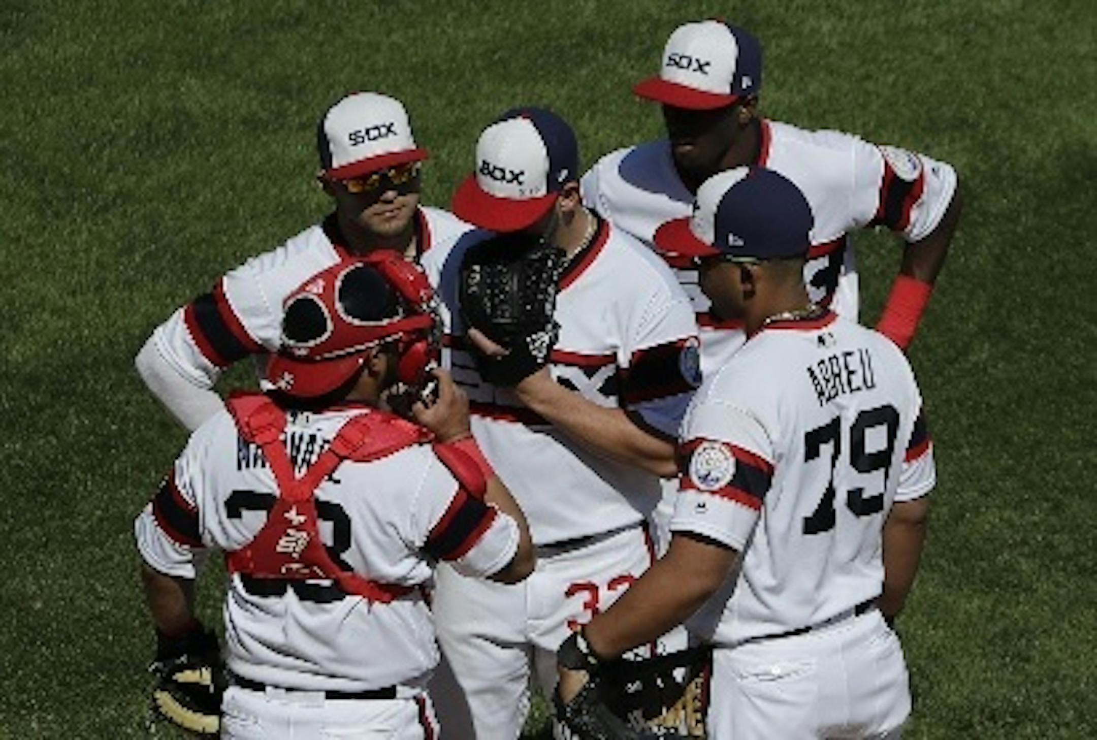 White Sox starting pitcher James Shields, center, had a no-hitter going through six innings against the Twins on Sunday, but ran into trouble in the seventh.