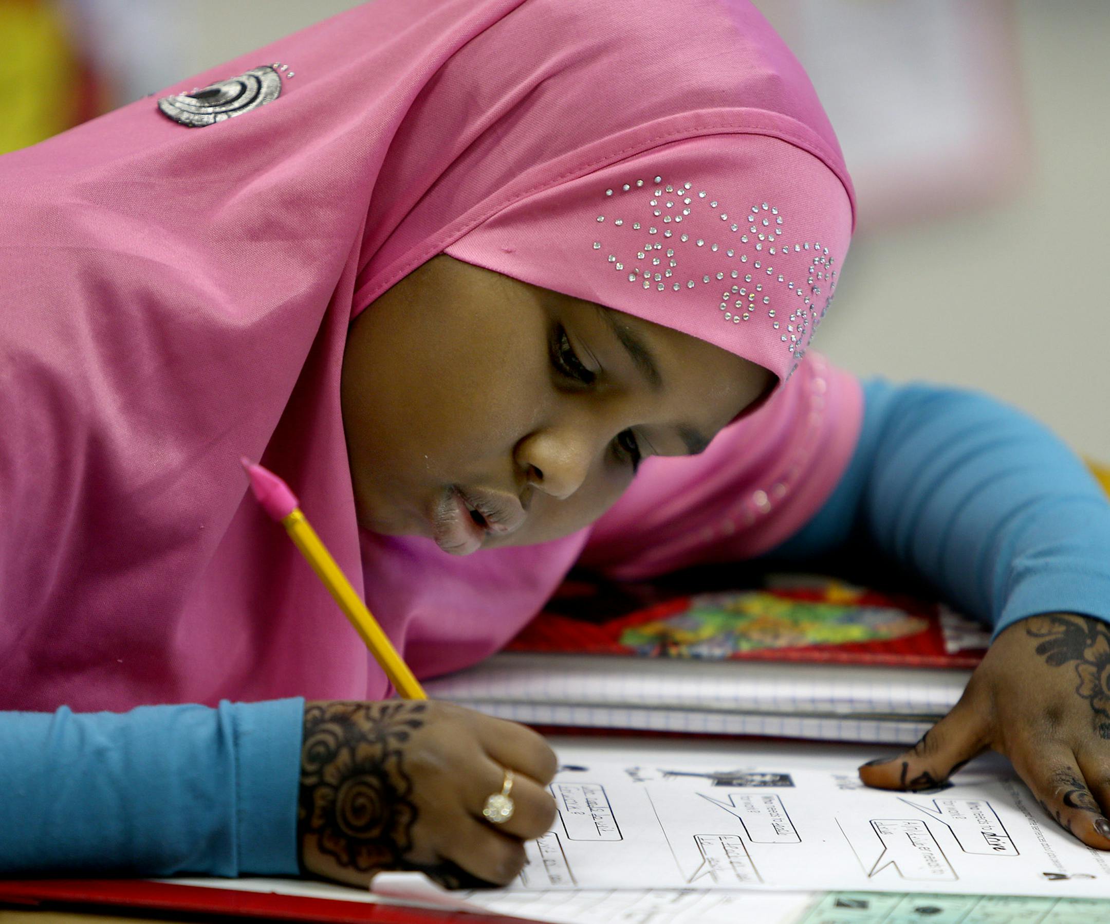 Fartun Jama worked on her vocabulary assignment during James Kindle's class, Wednesday, January 22, 2014 in Minneapolis, MN. (ELIZABETH FLORES/STAR TRIBUNE) ELIZABETH FLORES &#x2022; eflores@startribune.com