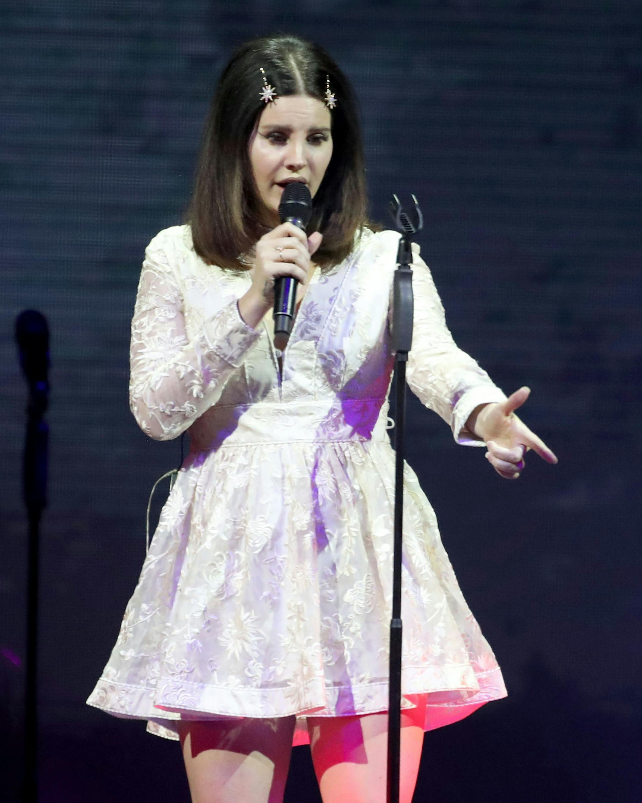 Lana Del Rey headlined Friday, Jan. 5, 2017, at the Target Center in Minneapolis, MN.] DAVID JOLES • david.joles@startribune.com Review of cult-loved, best-selling LA chanteuse Lana Del Rey in her Twin Cities debut and start of her first arena tour