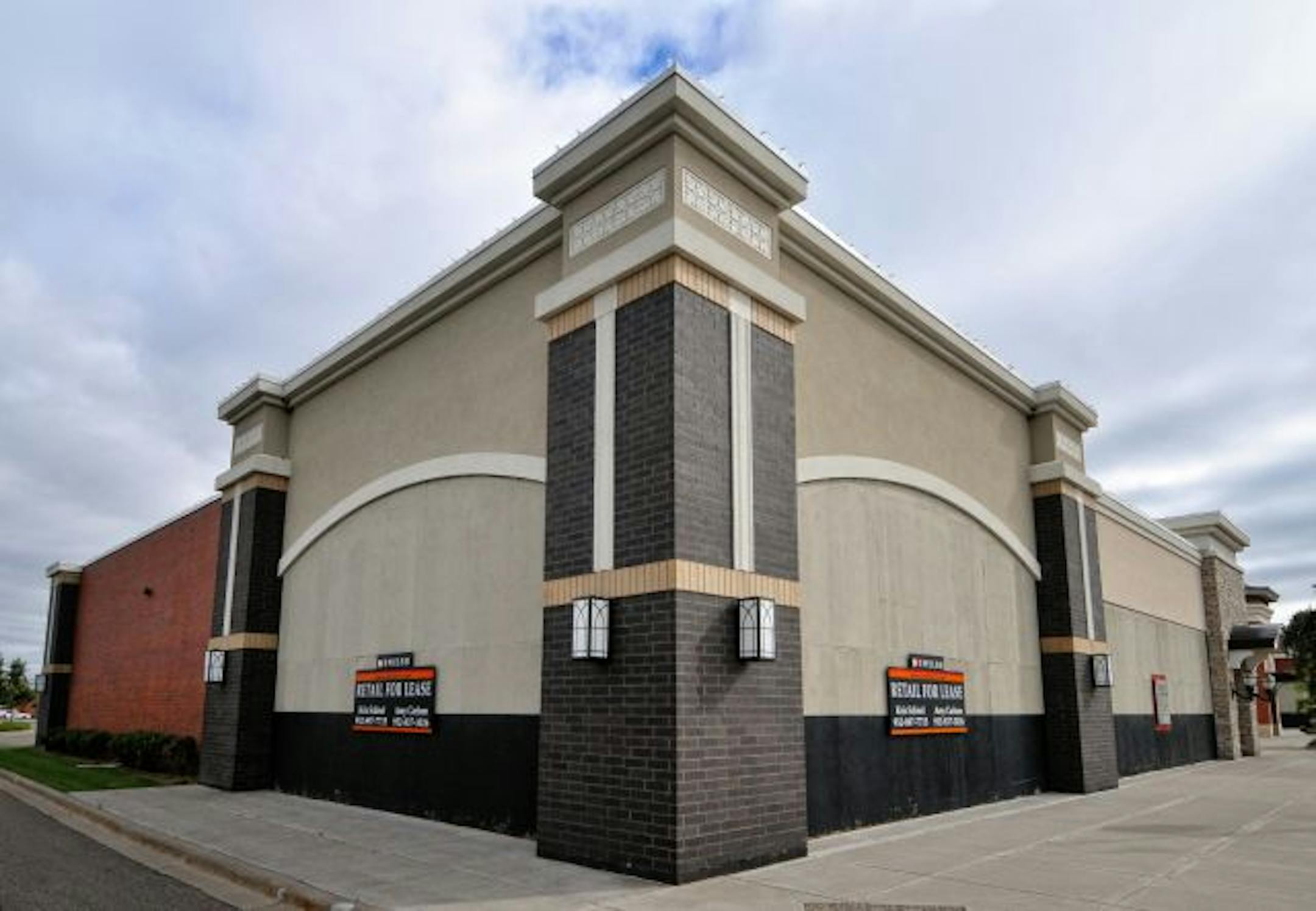 Retail center Woodbury Lakes is struggling under $65 million in debt. Cornerstone Real Estate Advisors of Hartford, Conn., defaulted on the loan last summer. It eventually was taken back by lenders.