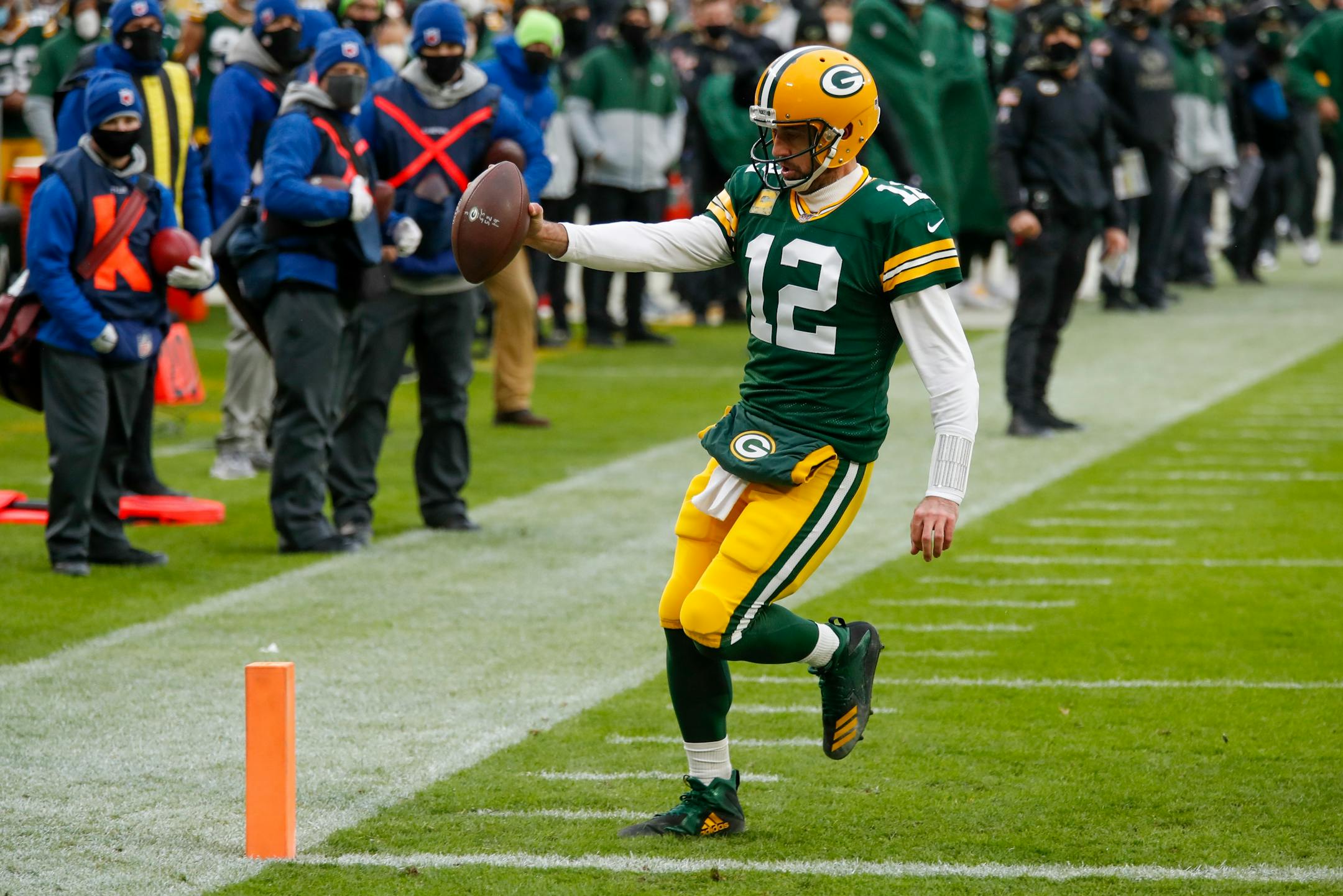 Packers quarterback Aaron Rodgers ran for a touchdown during the first half against the Jaguars on Sunday.
